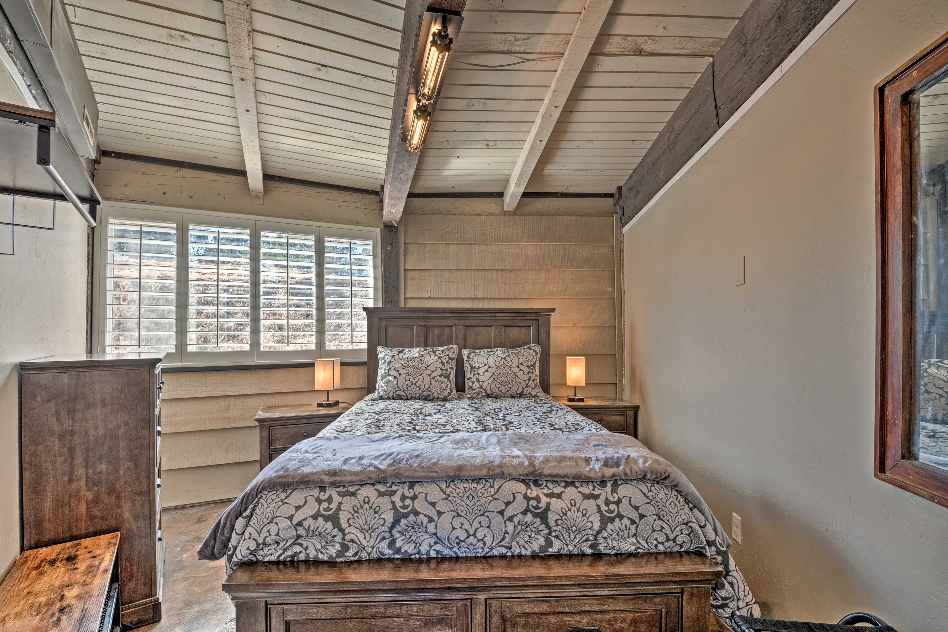 The second & third bedrooms both house queen beds.