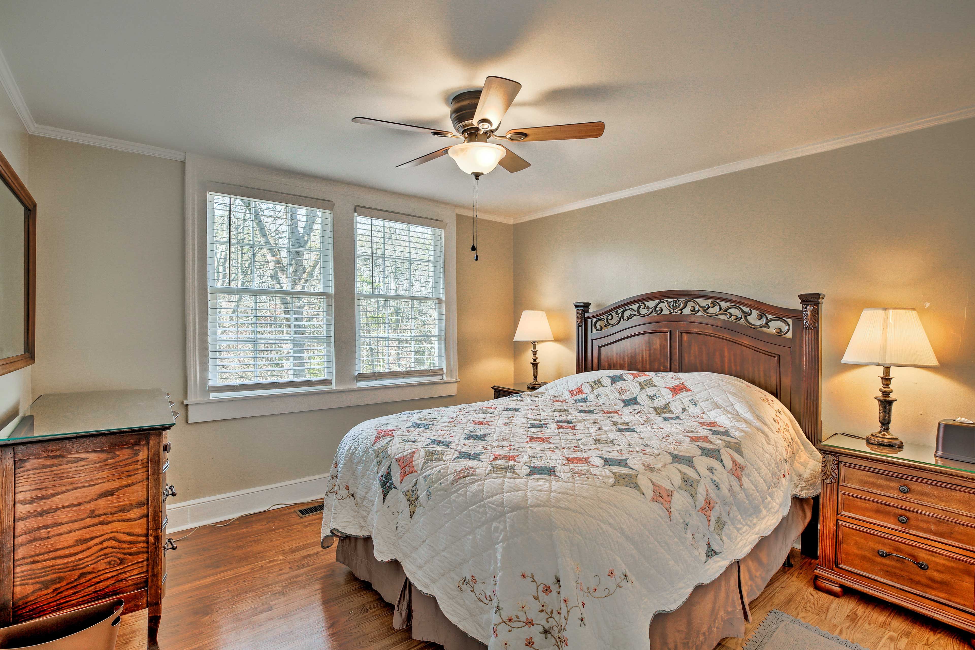 Bedroom 2 | King Bed