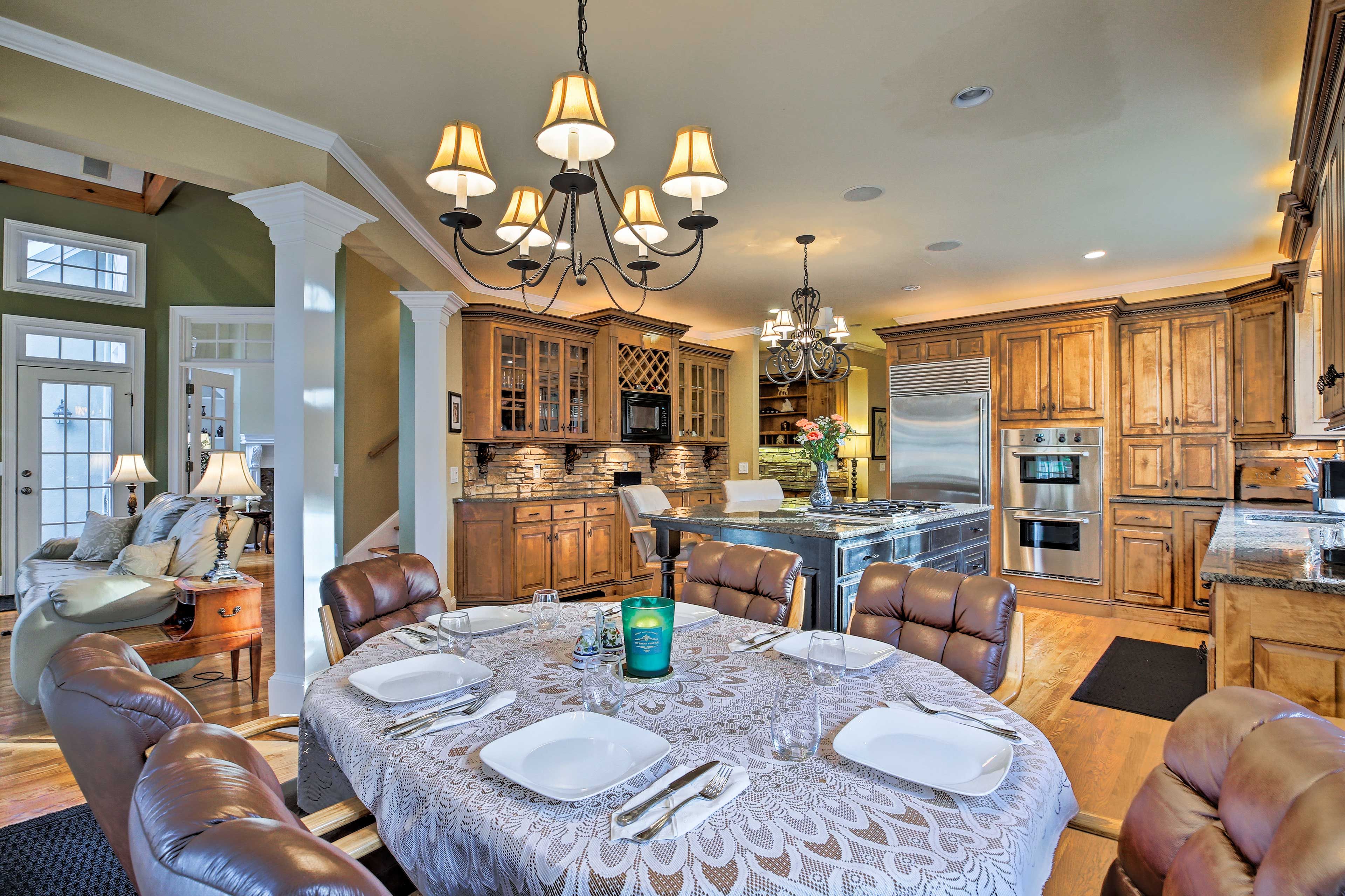 Kitchen | Dining Table