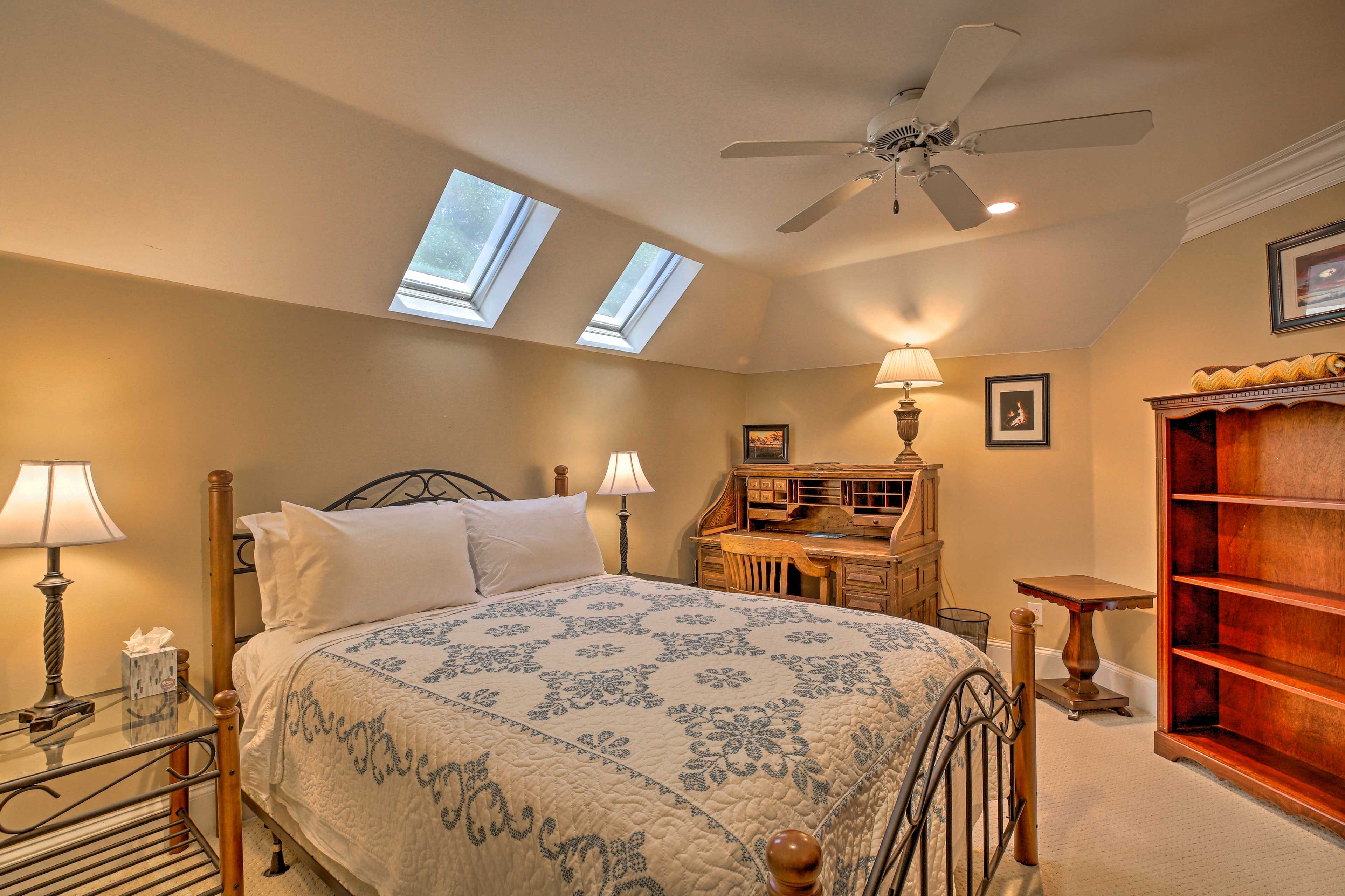 Bedroom 4 | Queen Bed | 2nd Floor