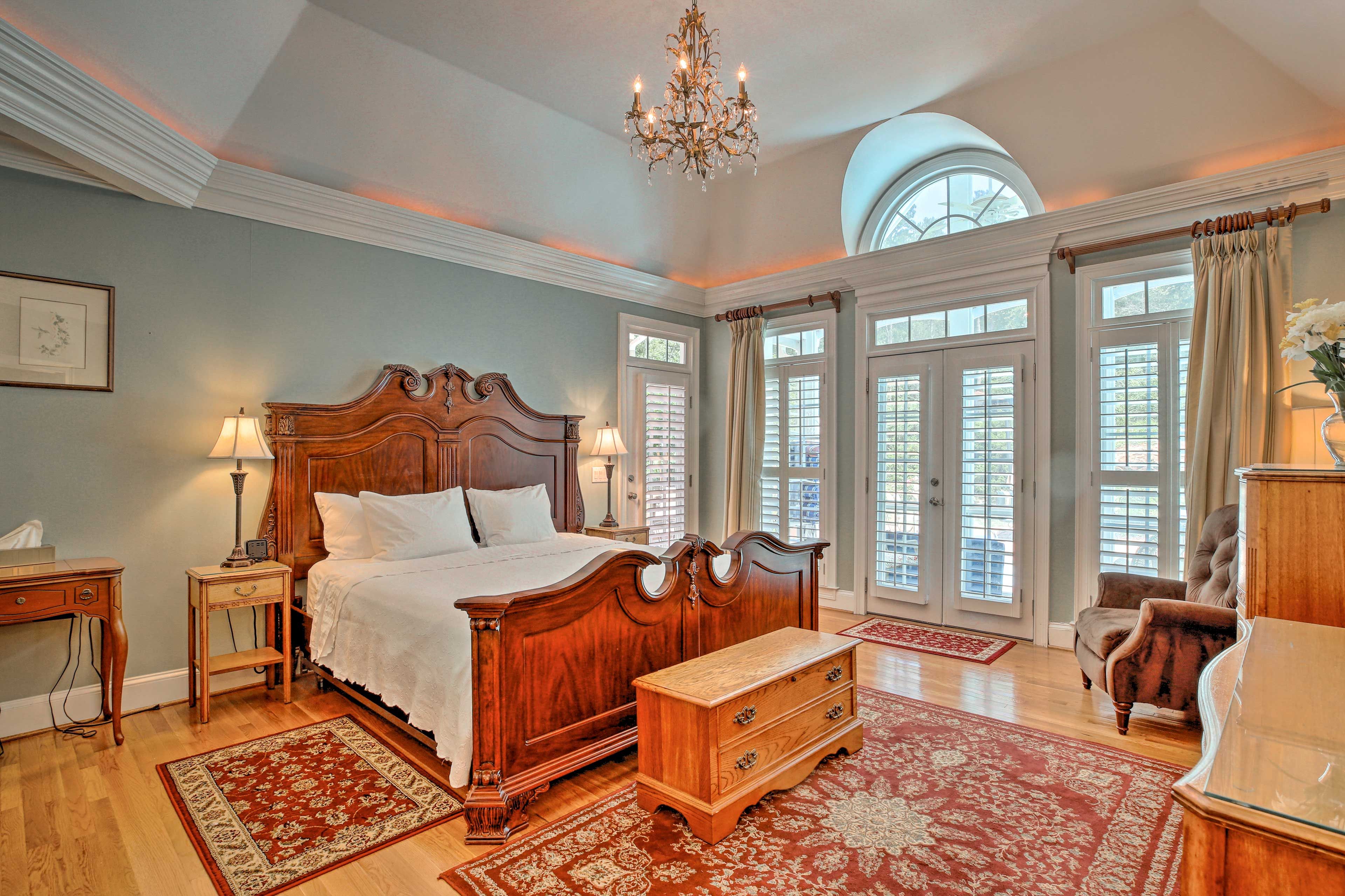 Bedroom 1 | King Bed
