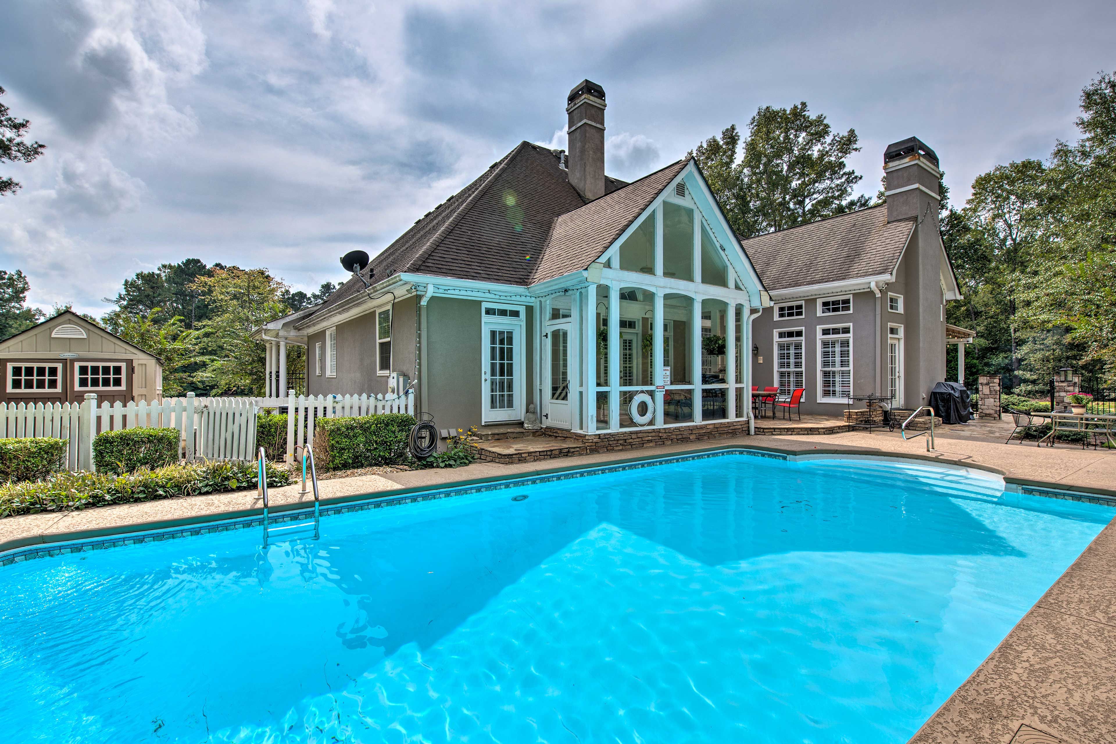 Property Exterior | Private Pool