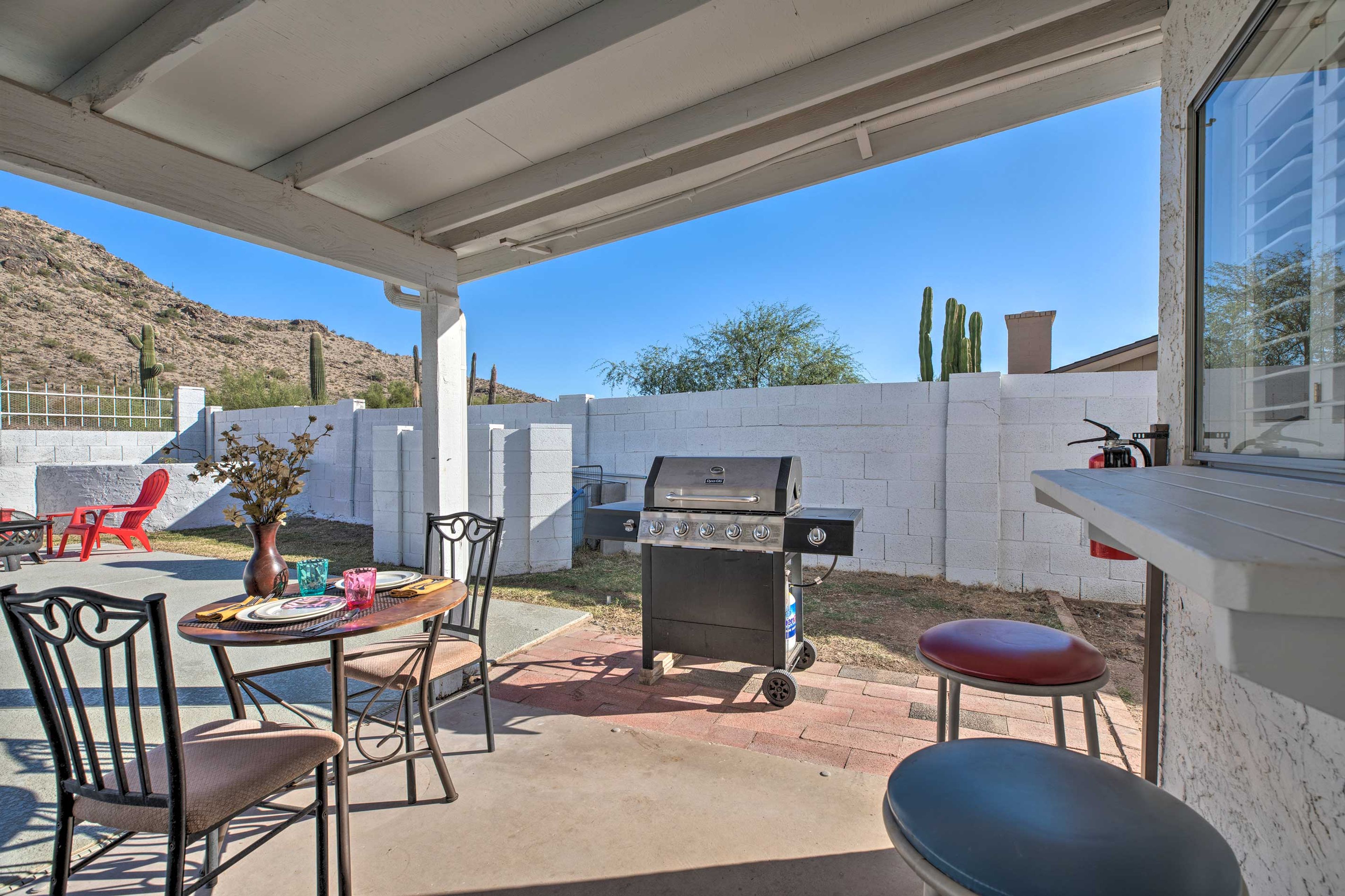 Covered Patio | Gas Grill
