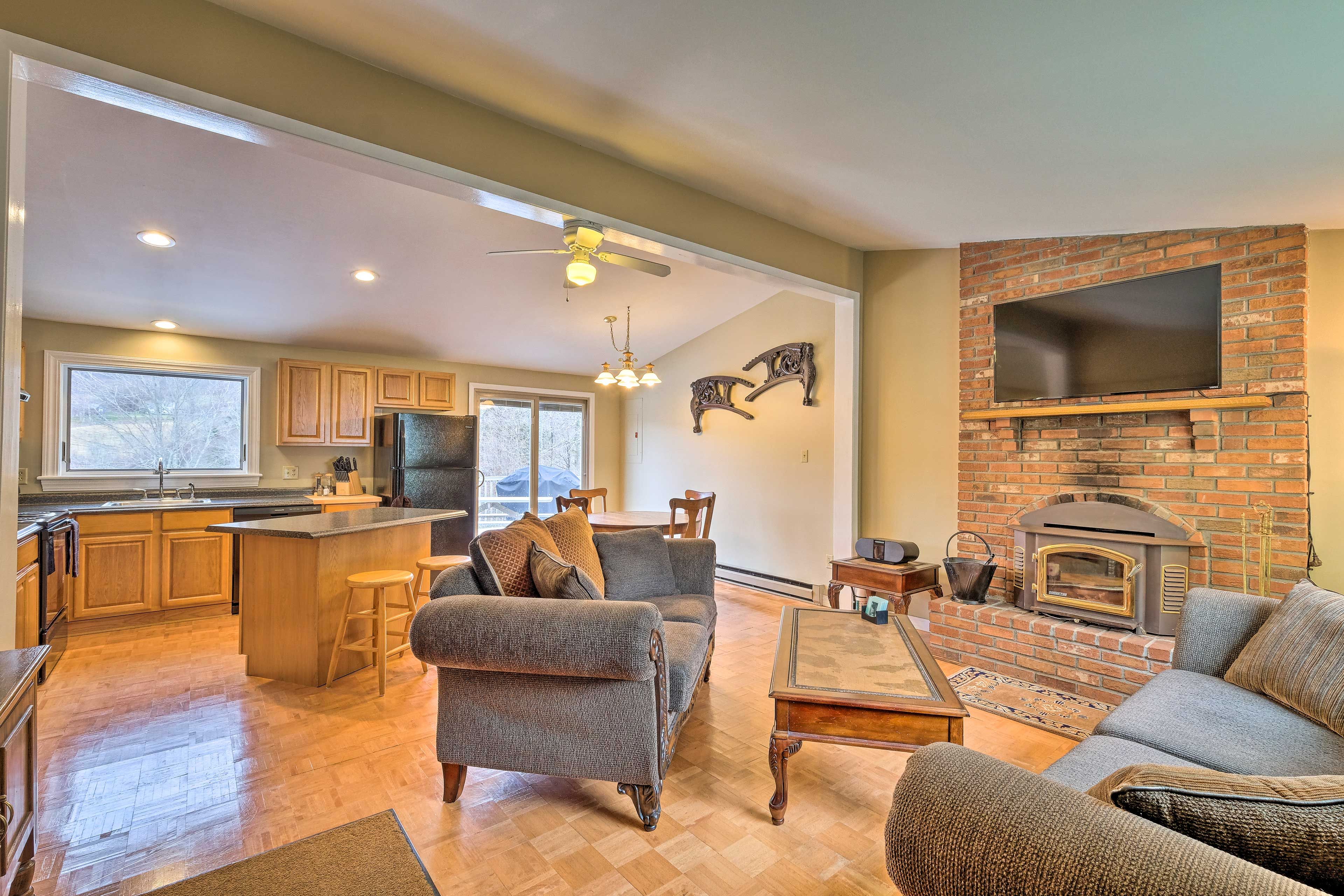 New Kingston Vacation Rental | 3BR | 1BA | 1,000 Sq Ft | 2 Steps Required