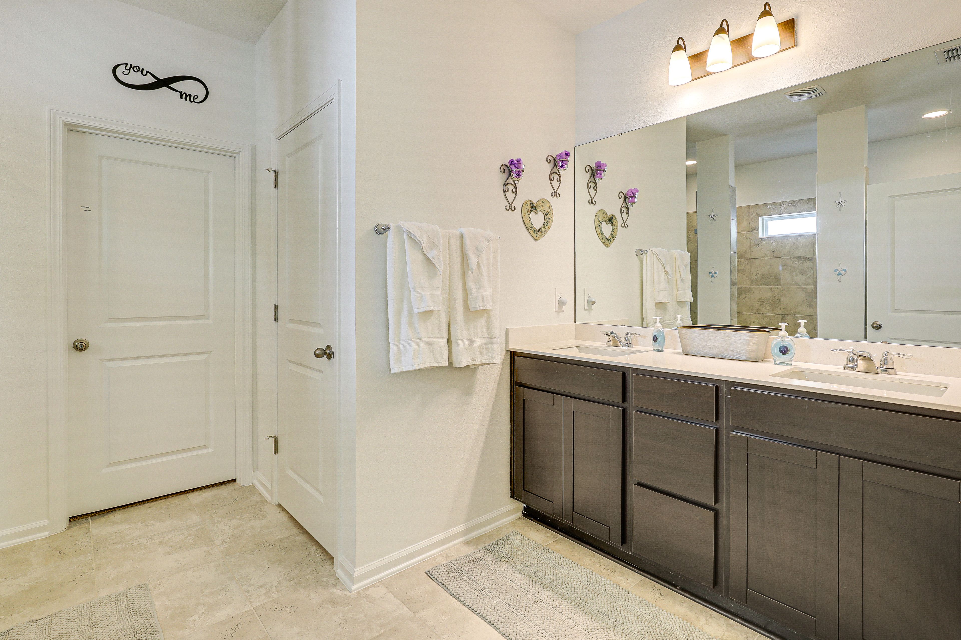 En-Suite Bathroom | Towels Provided