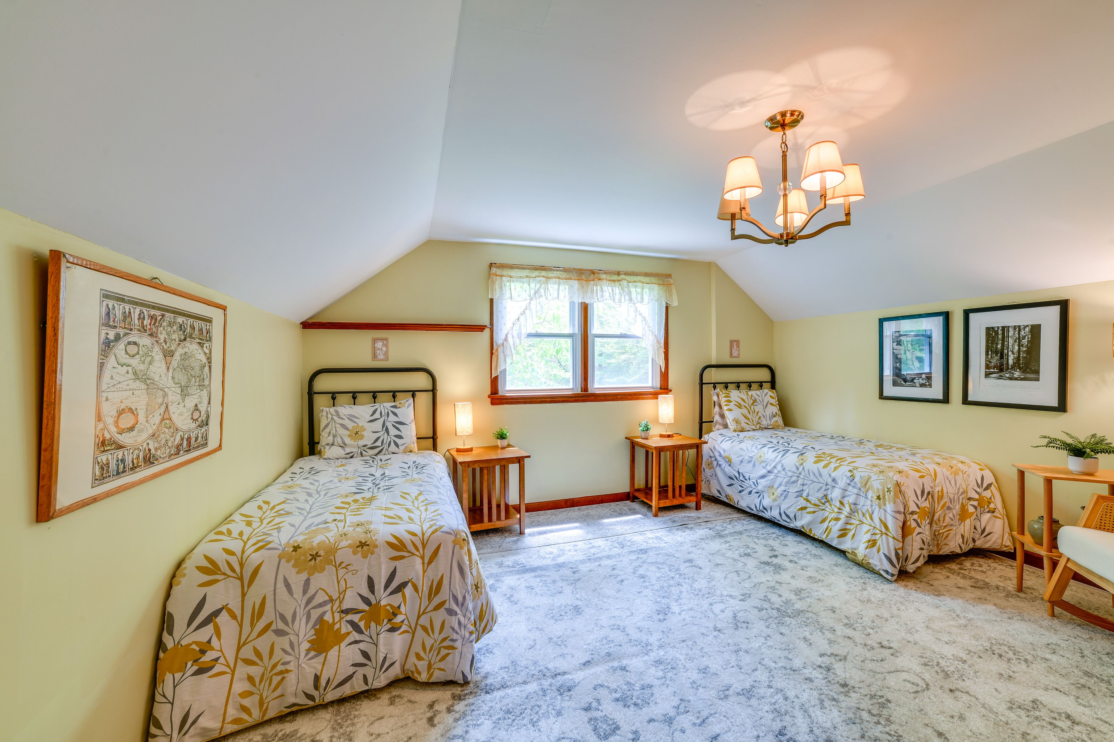 Bedroom 3 | 2 Twin Beds | Workspace | 2nd Floor