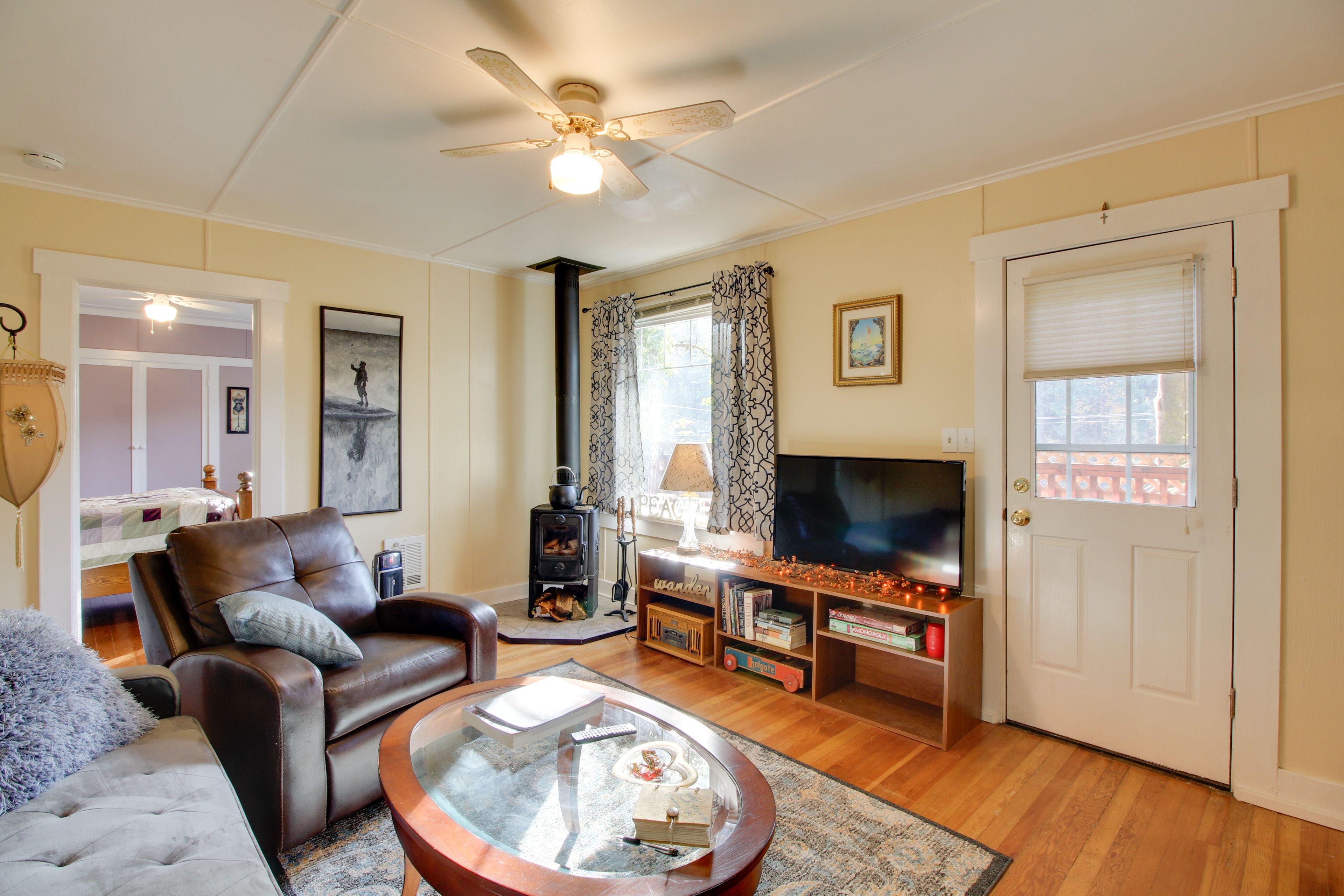 Living Room | Free WiFi | Smart TV | Sleeper Sofa
