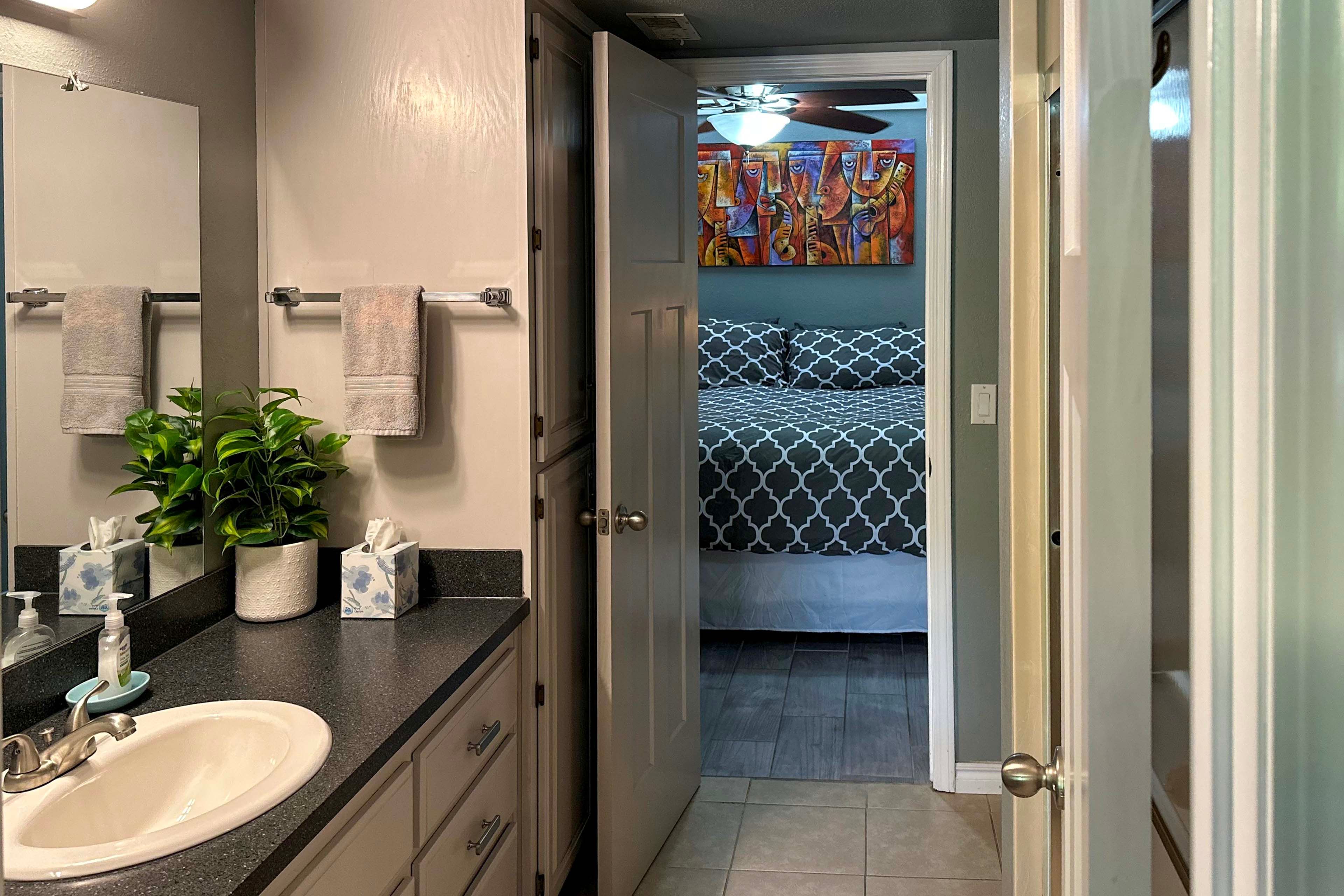 Full Bathroom | Linens & Towels