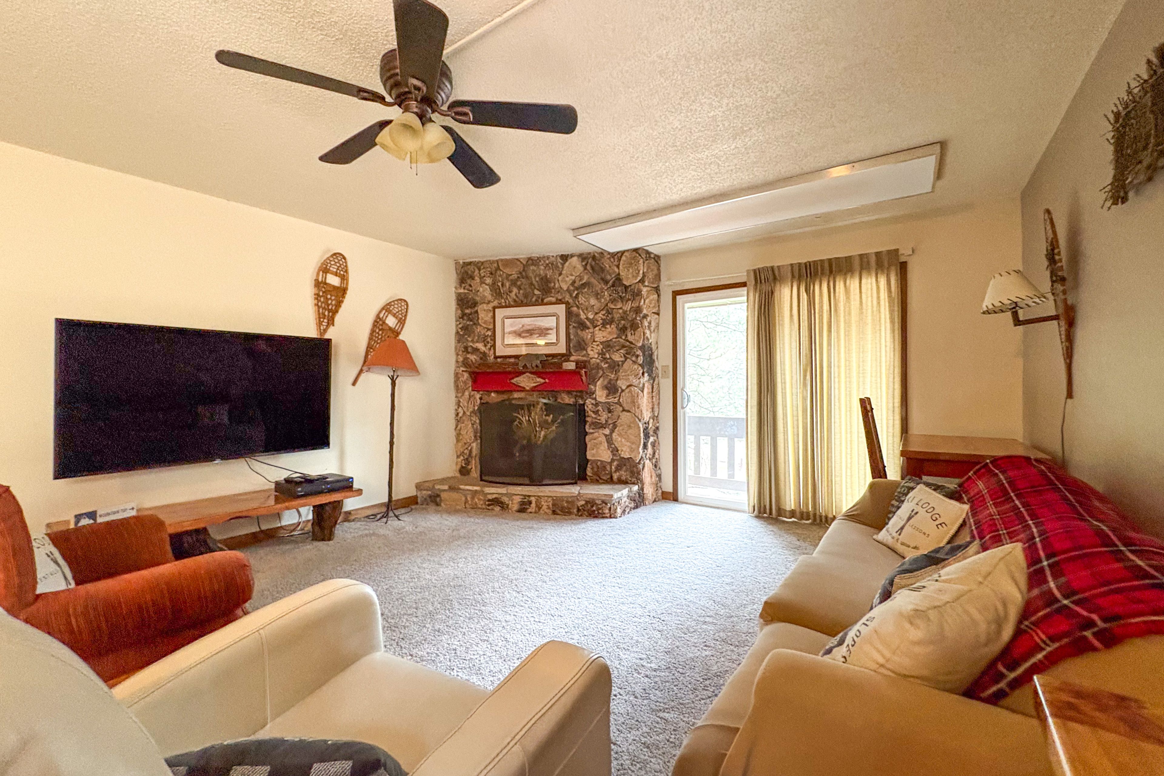 Living Room | Cable TV