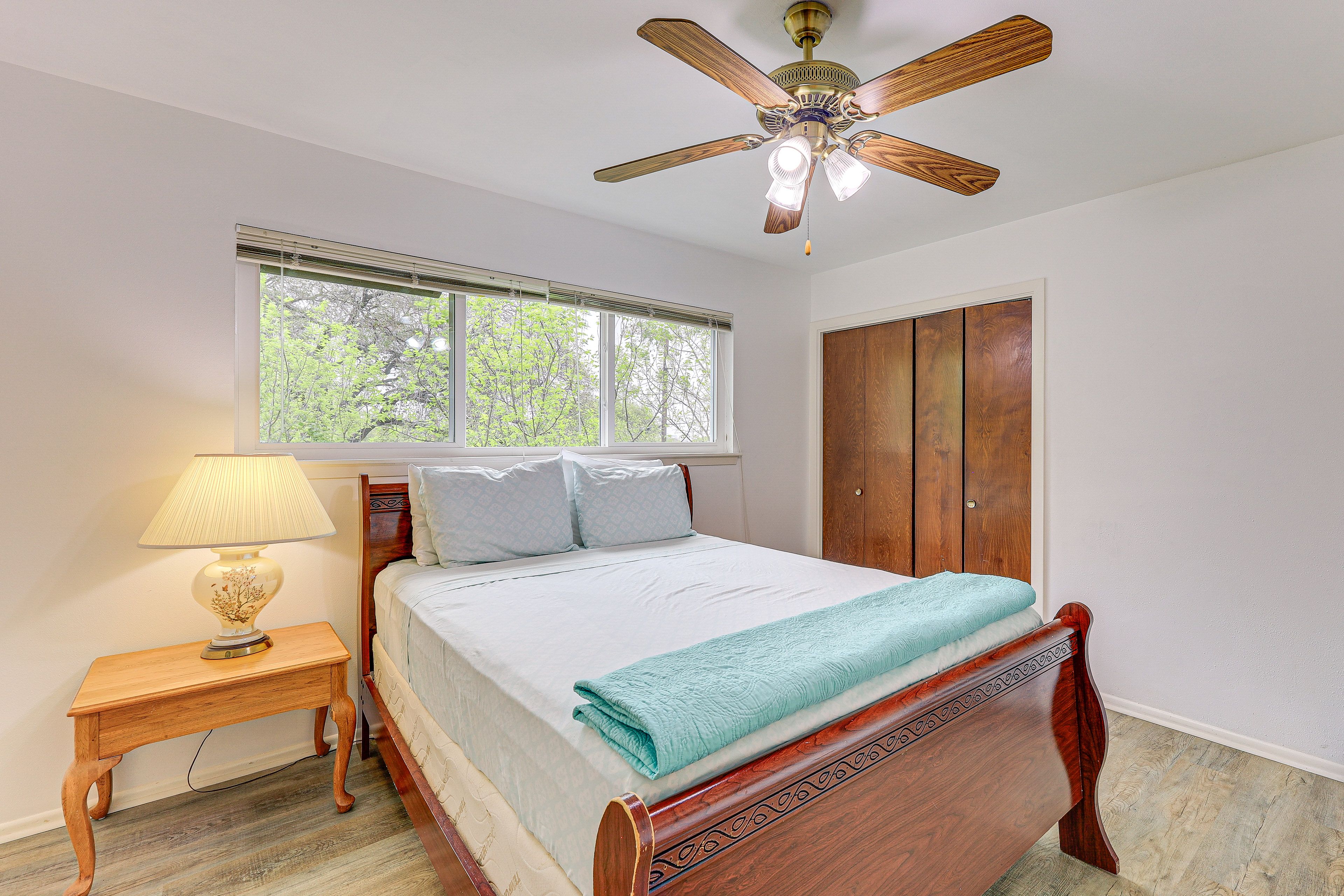 Bedroom 3 | Queen Bed