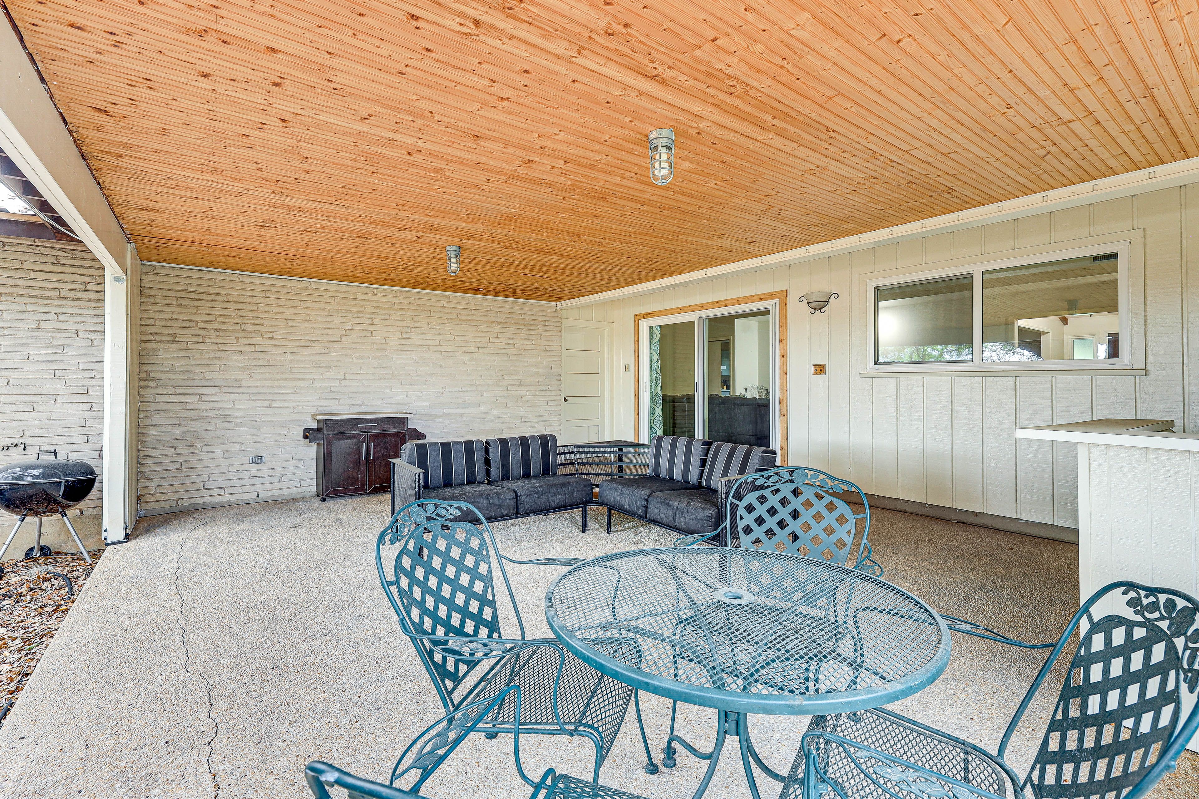 Covered Patio | Outdoor Dining