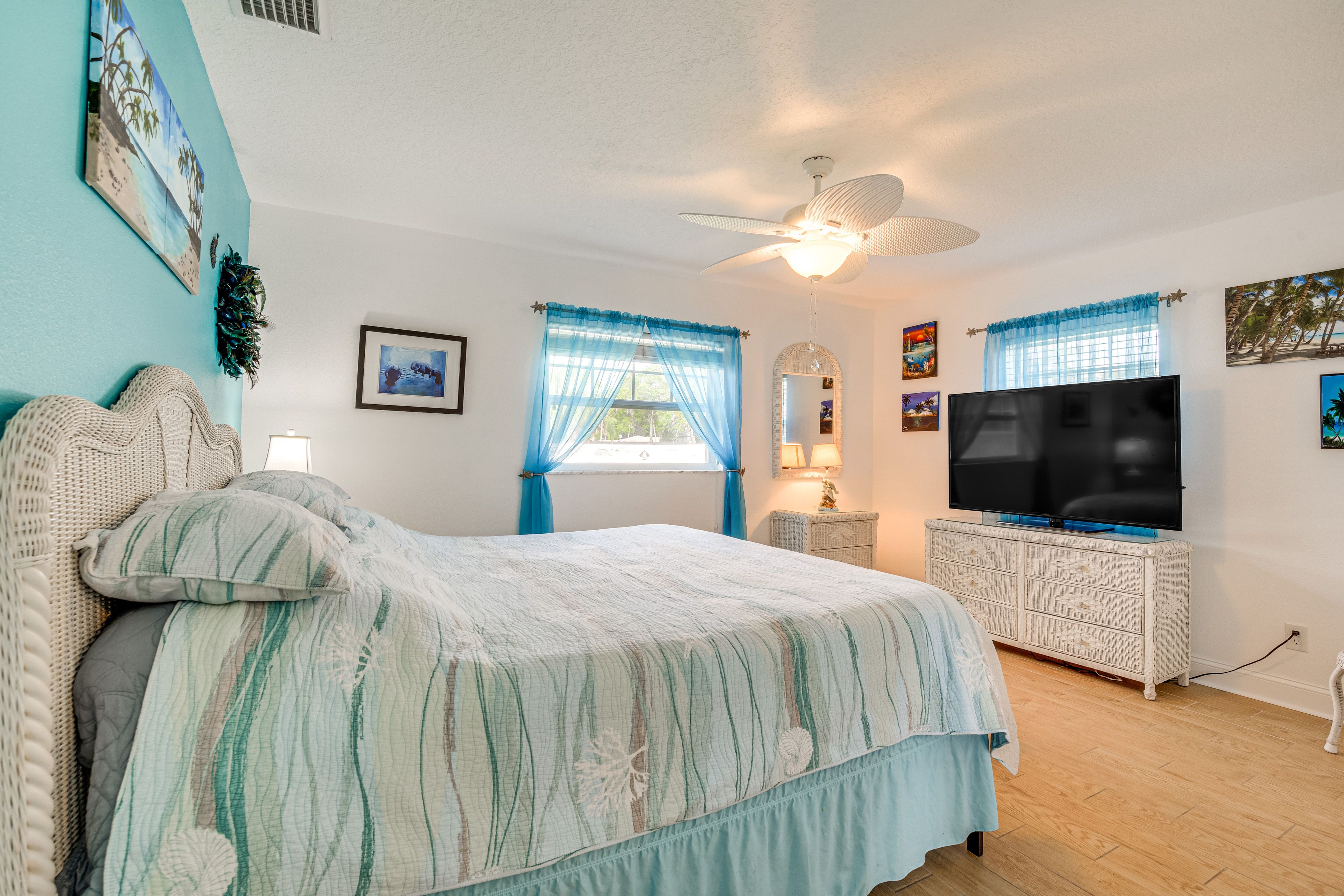 Bedroom 1 | King Bed