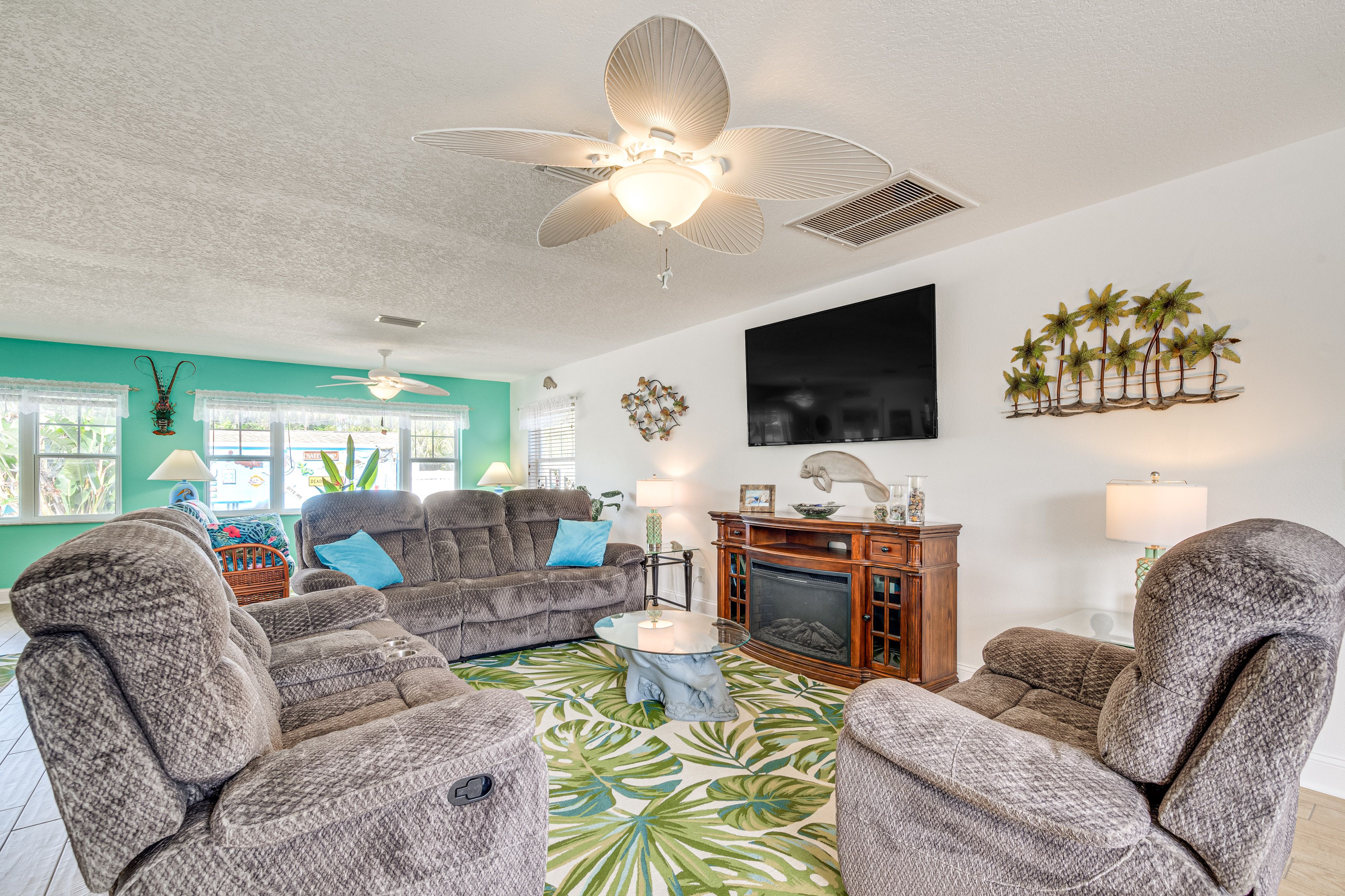 Living Room | Free WiFi