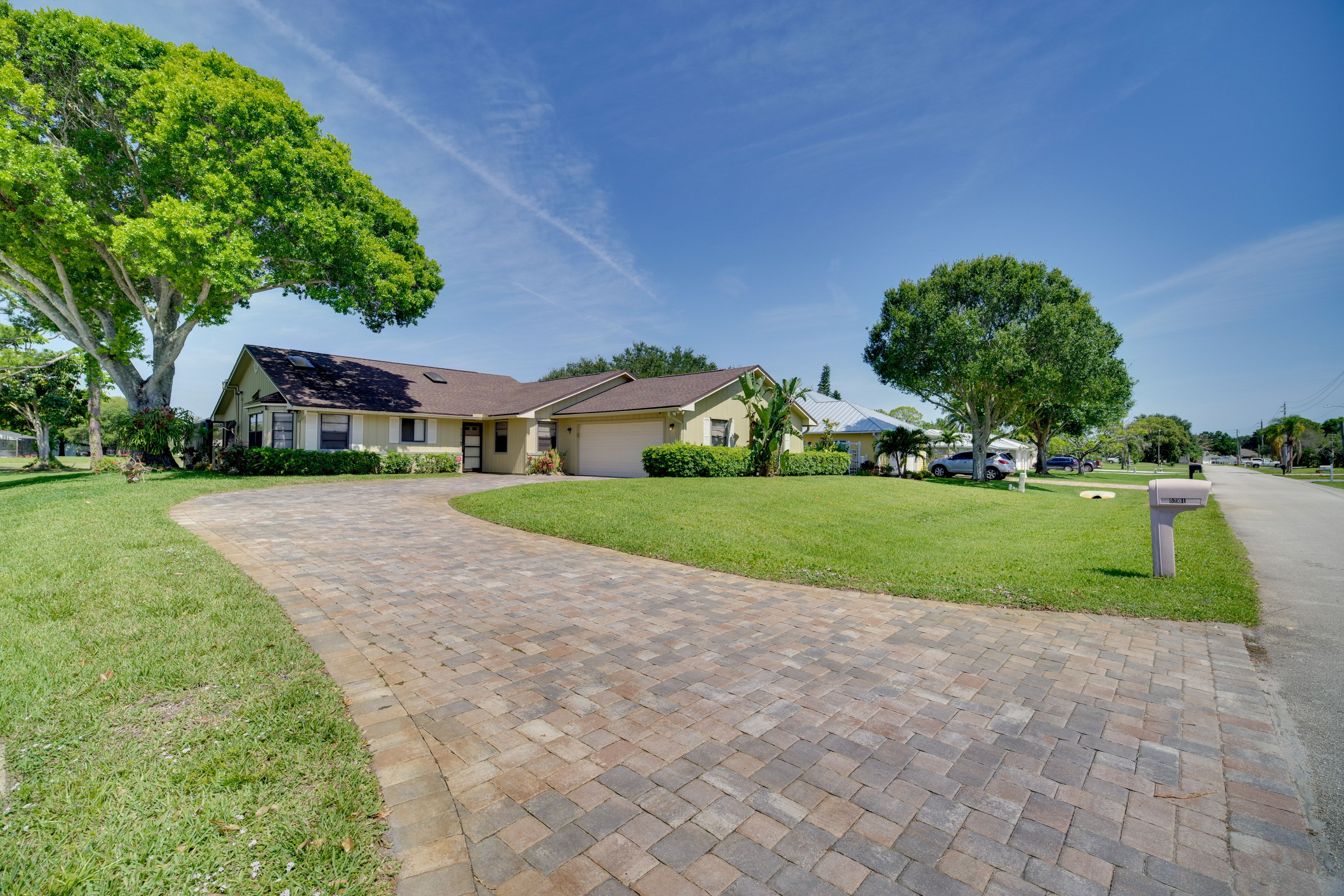 Parking | Driveway (4 Vehicles)