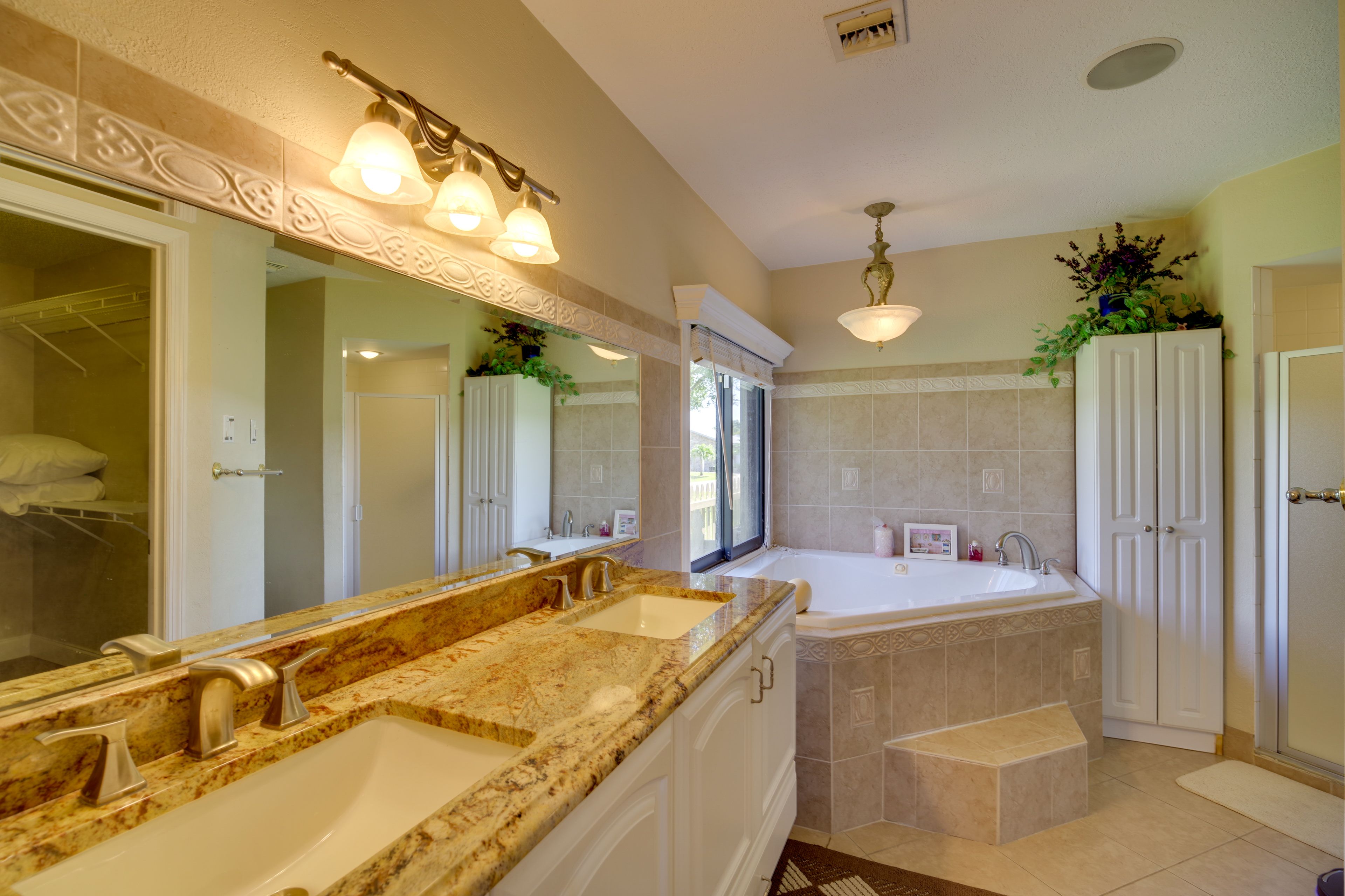 En-Suite Bathroom | Towels Provided