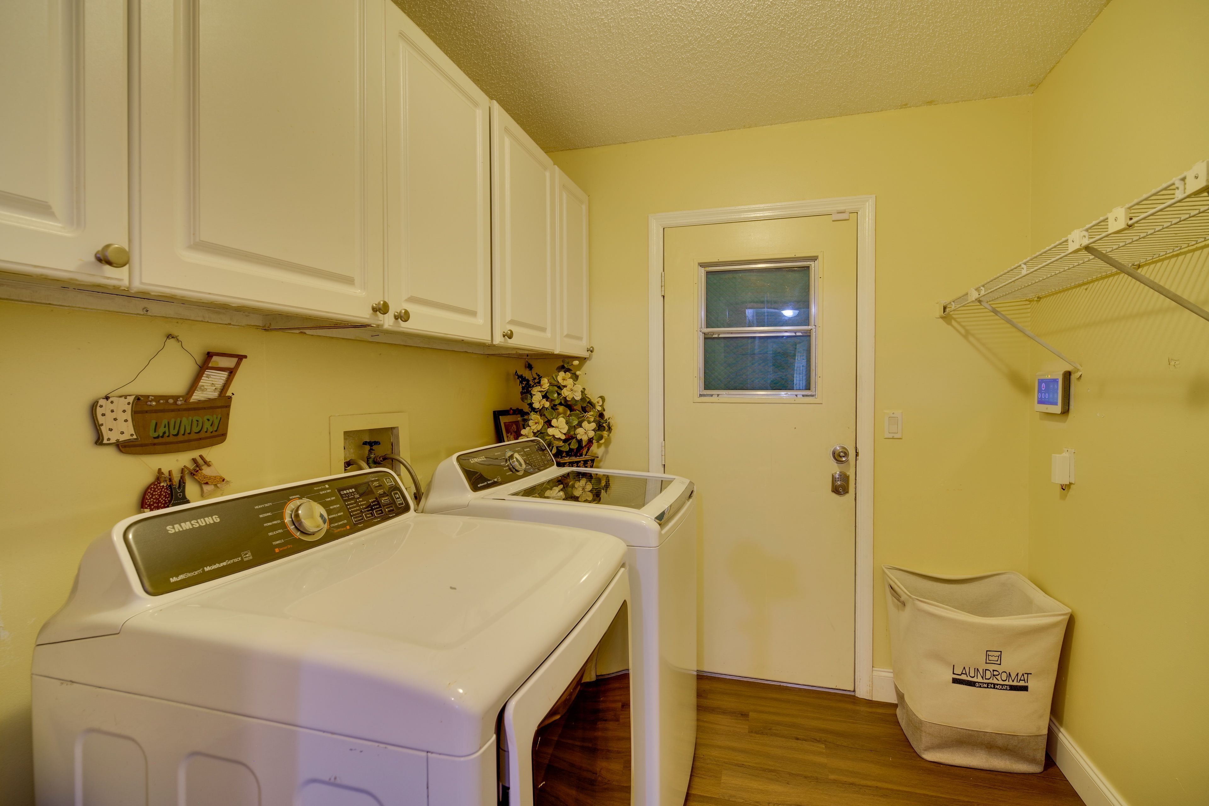 Laundry Room | Washer & Dryer