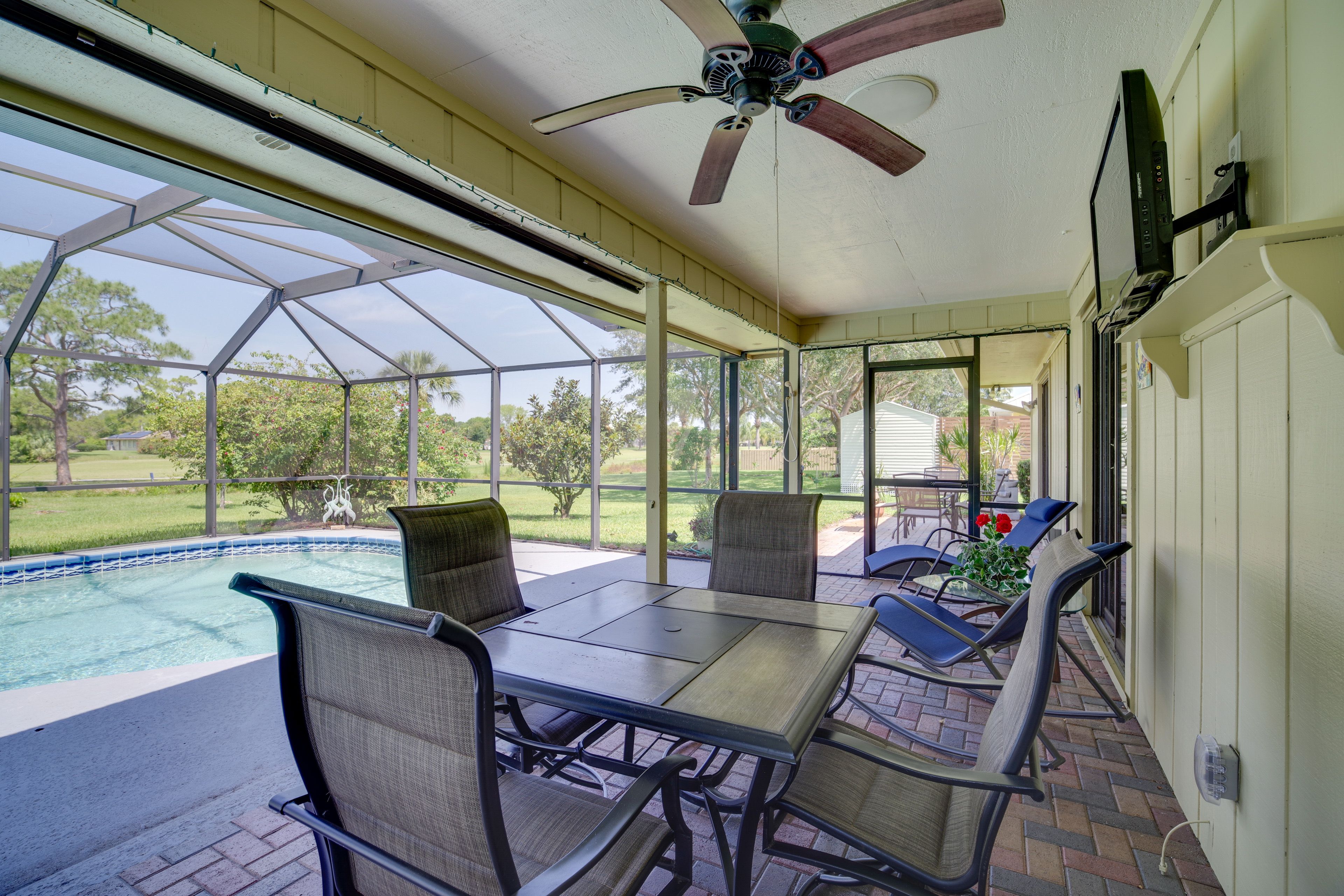 Screened-in Lanai | Charcoal Grill | Private Pool