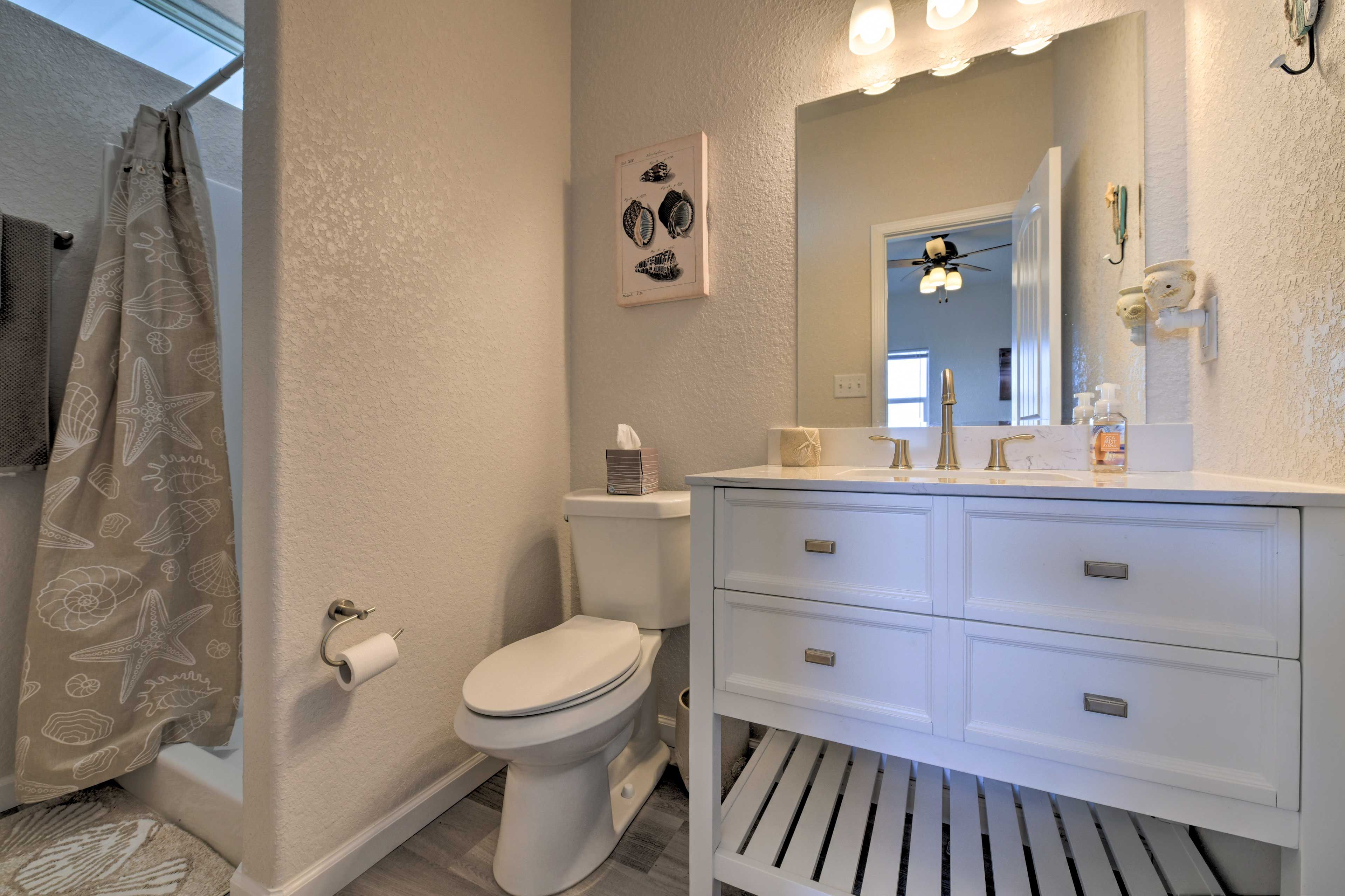 En-Suite Bathroom | Linens/Towels | 2nd Floor