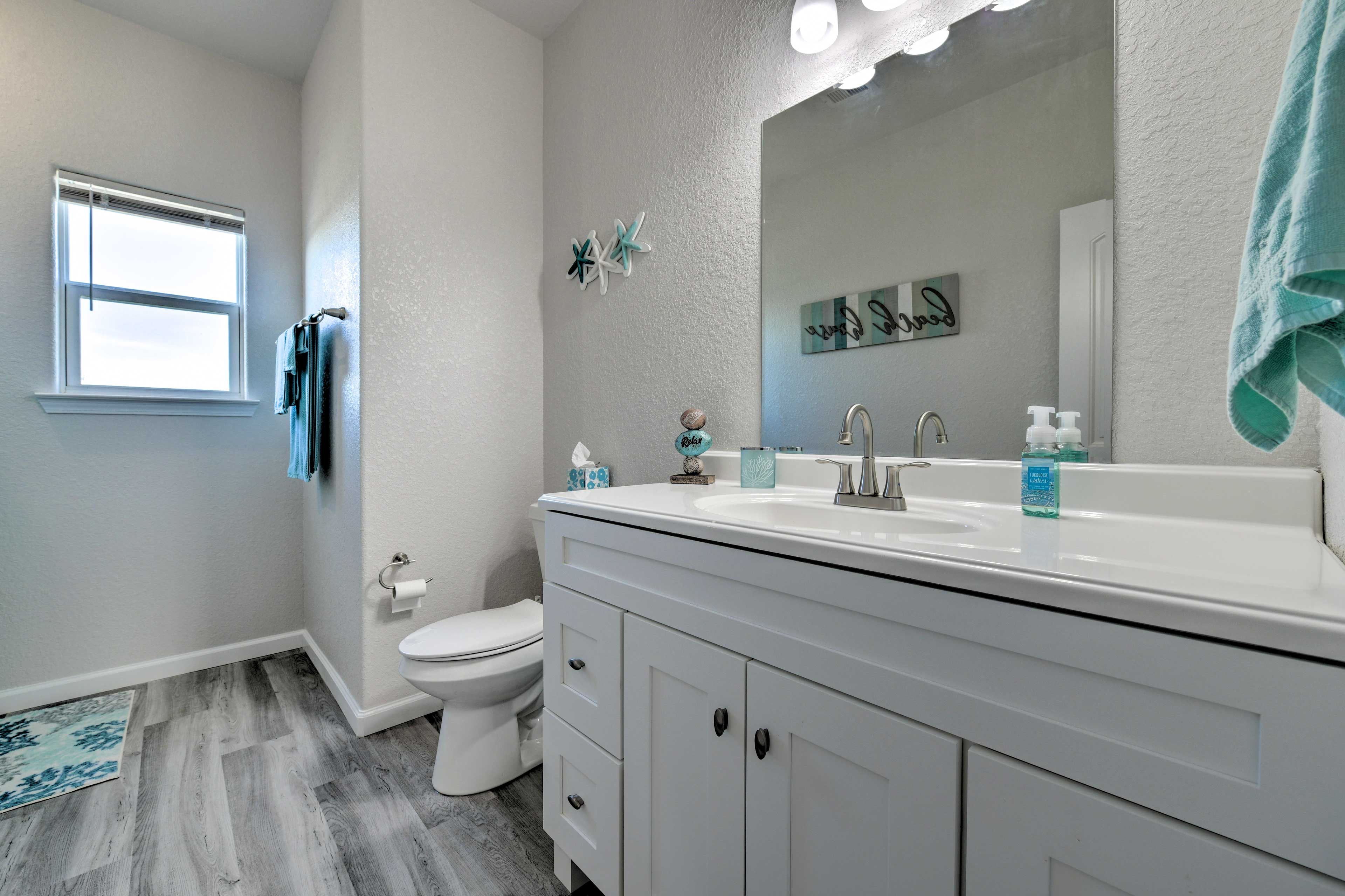 Full Bathroom | 2nd Floor