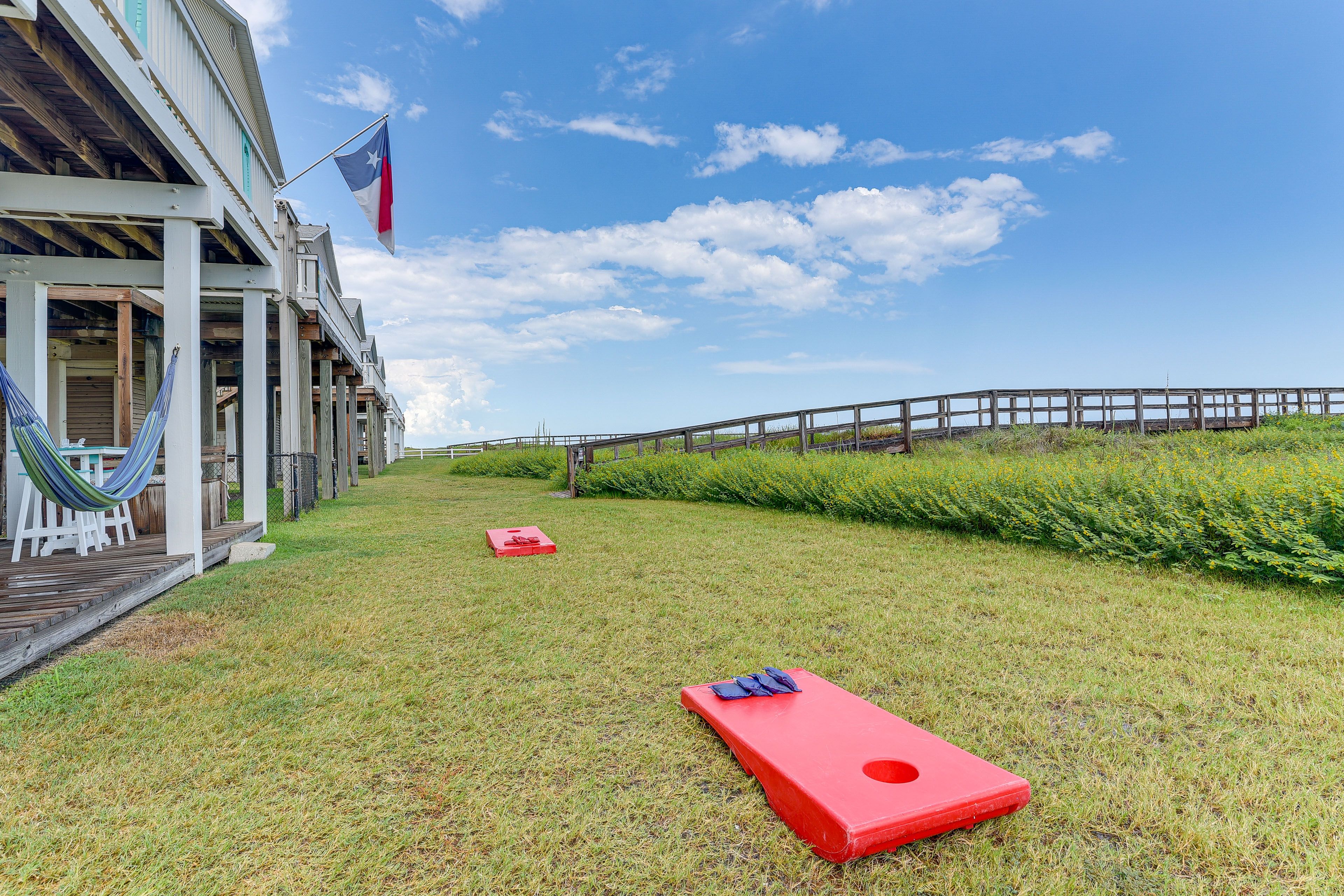 Private Yard | Cornhole