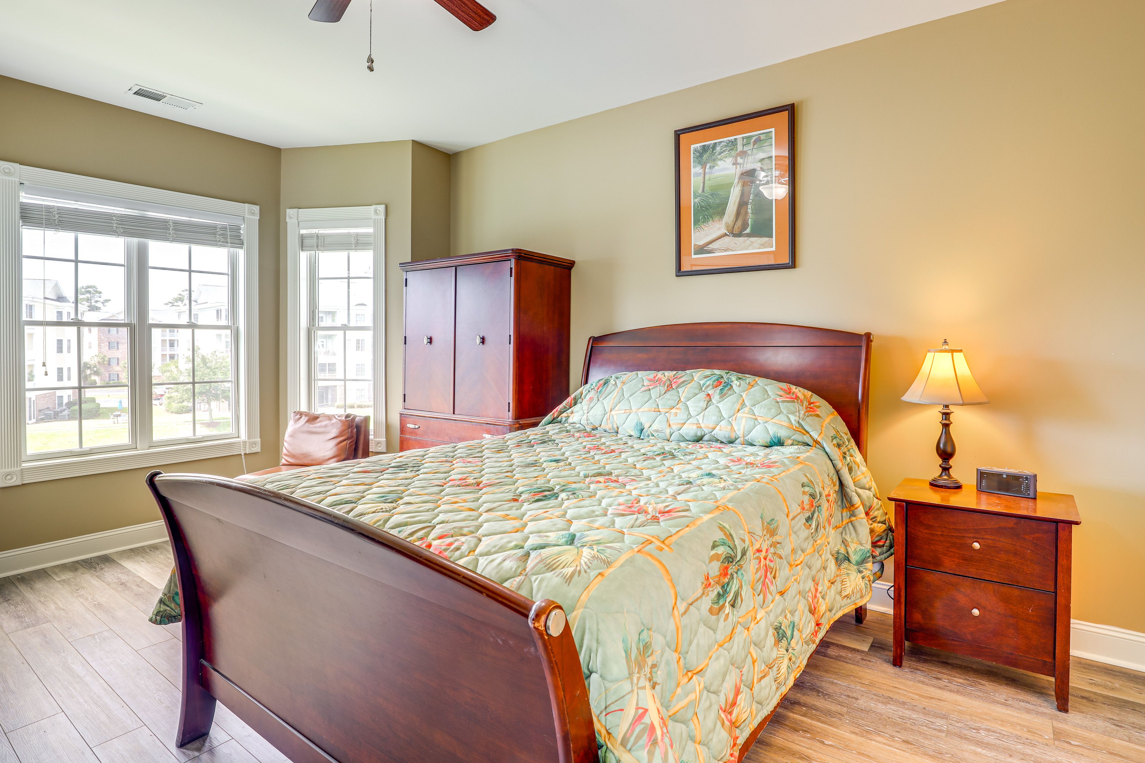 Bedroom 1 | Queen Bed