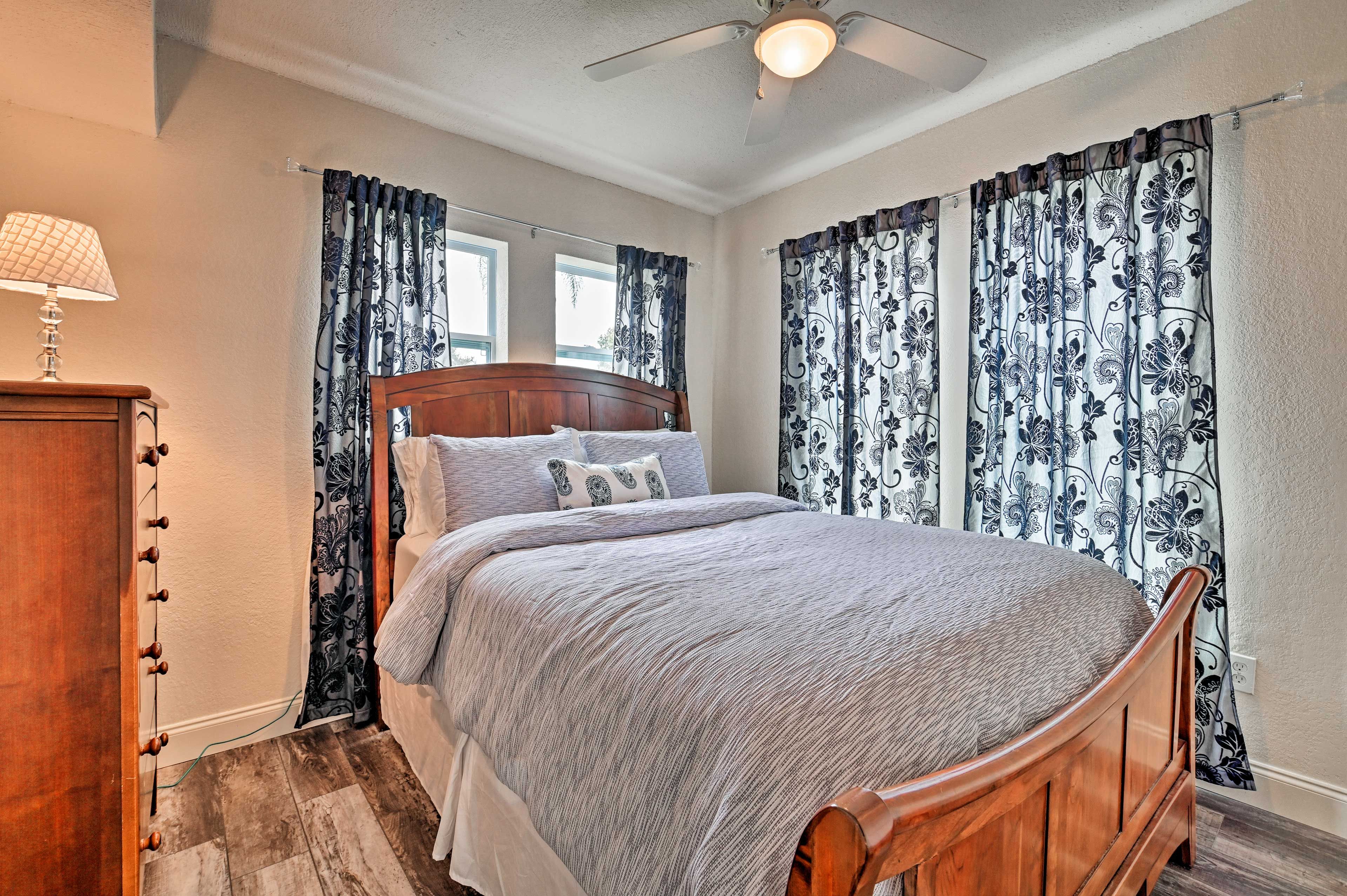 Bedroom 2 | Queen Bed