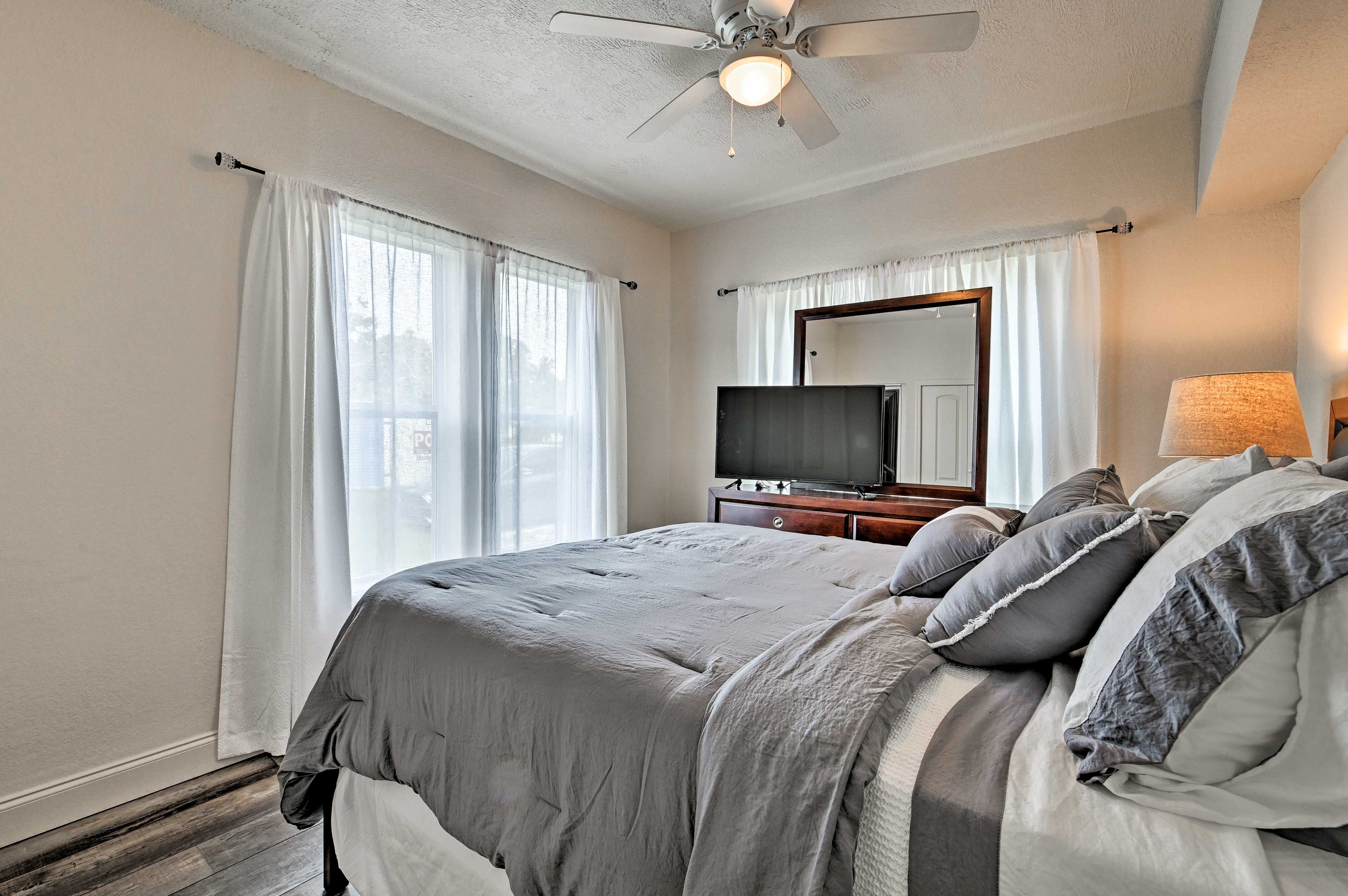 Bedroom 1 | King Bed