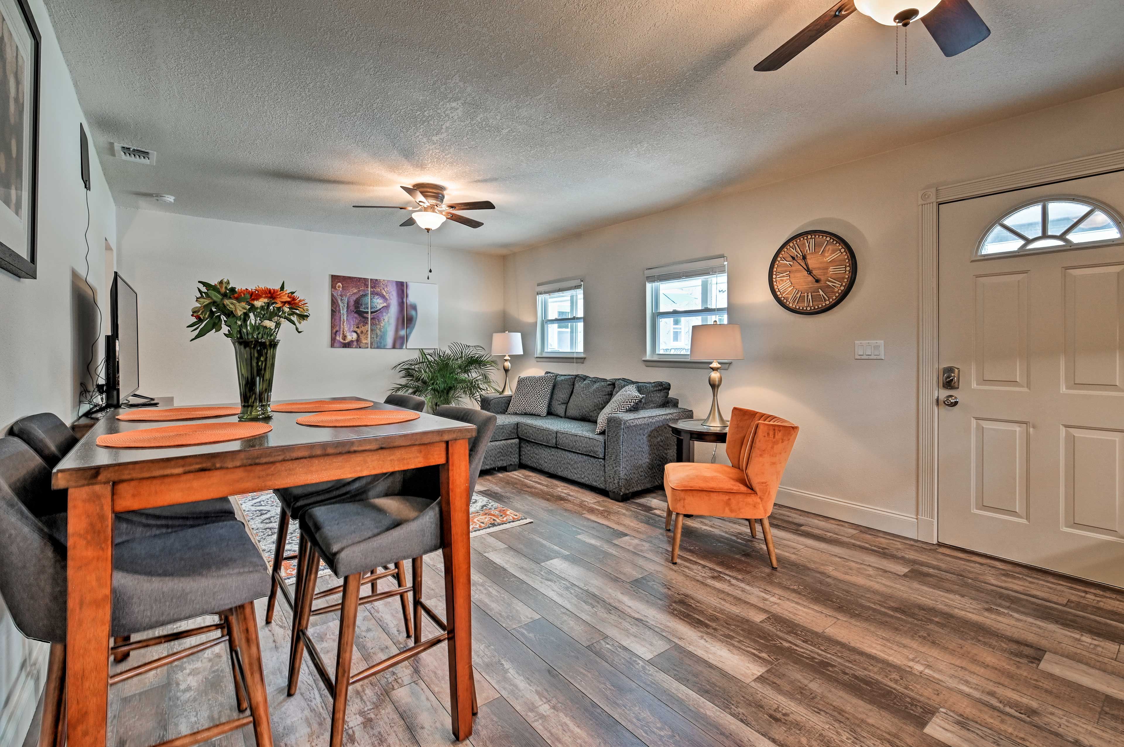 Dining Area | Dishes & Flatware Provided