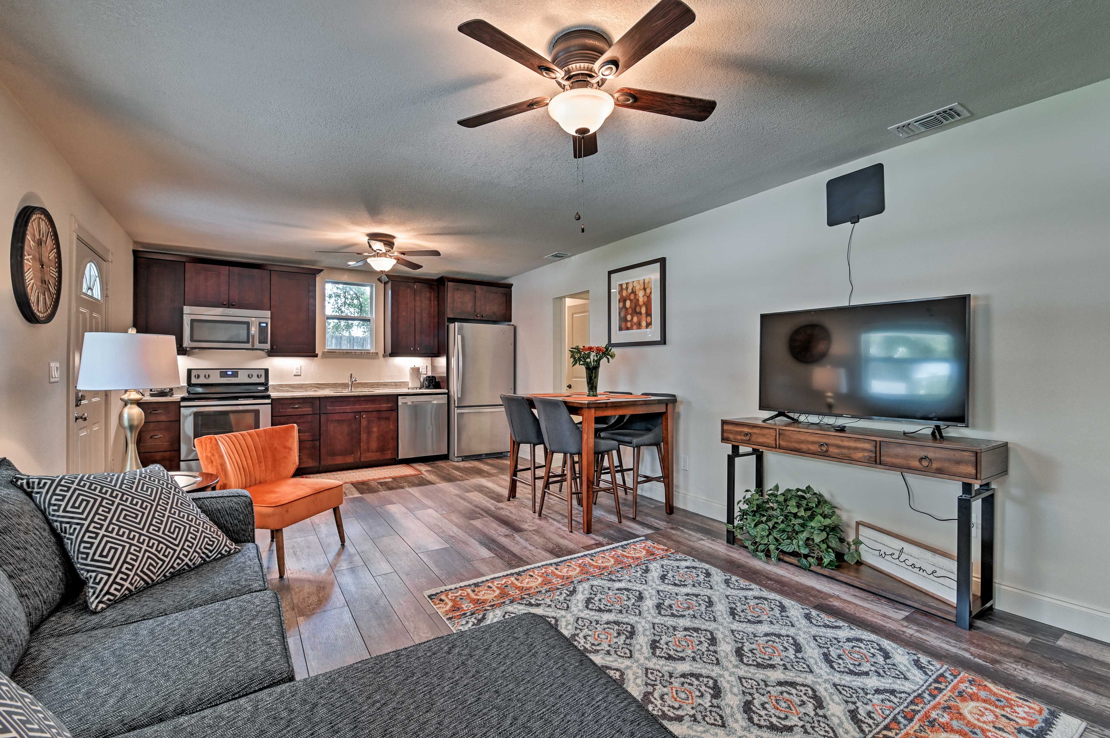 Interior | Open Floor Plan | Free WiFi