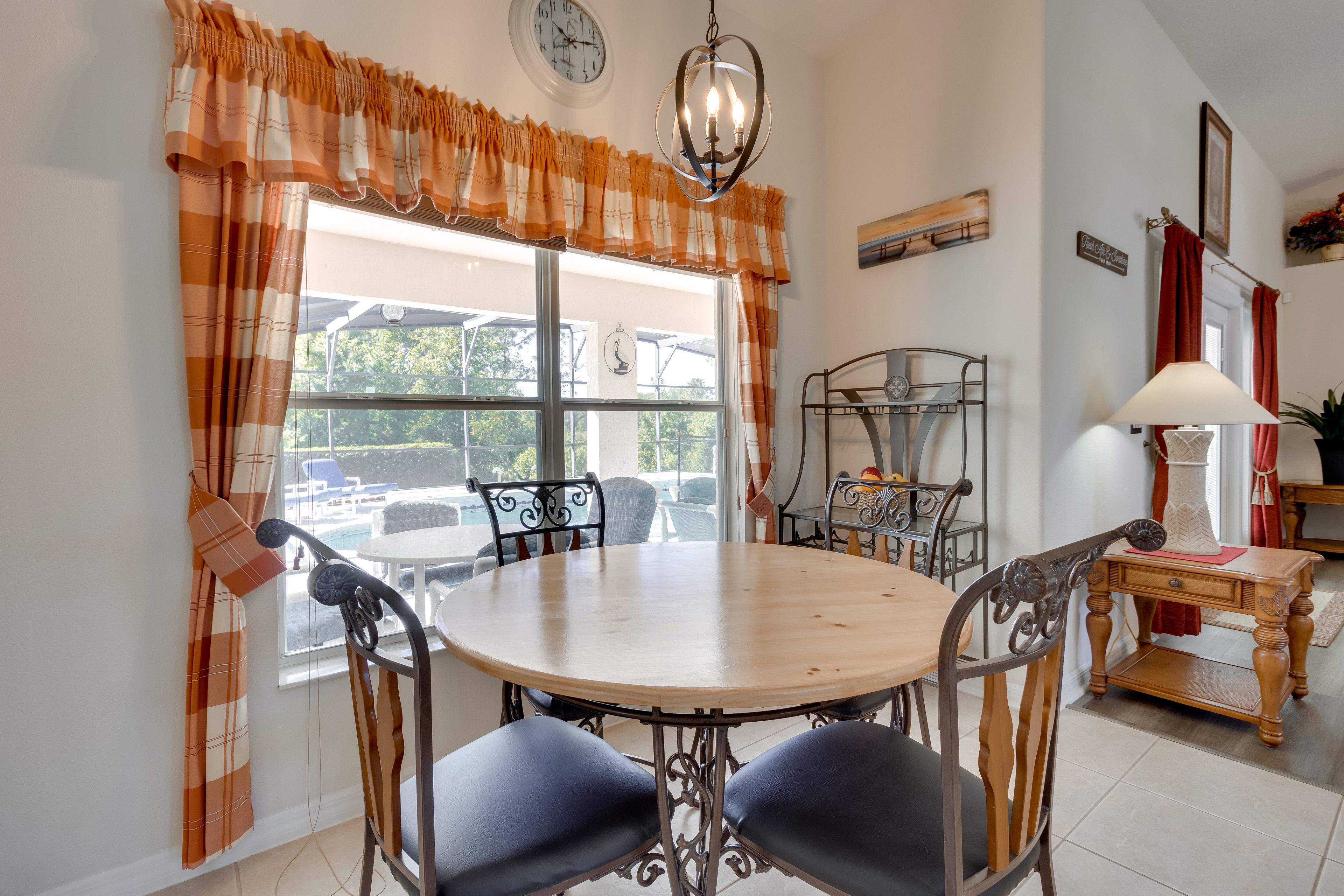 Kitchen Dining Area
