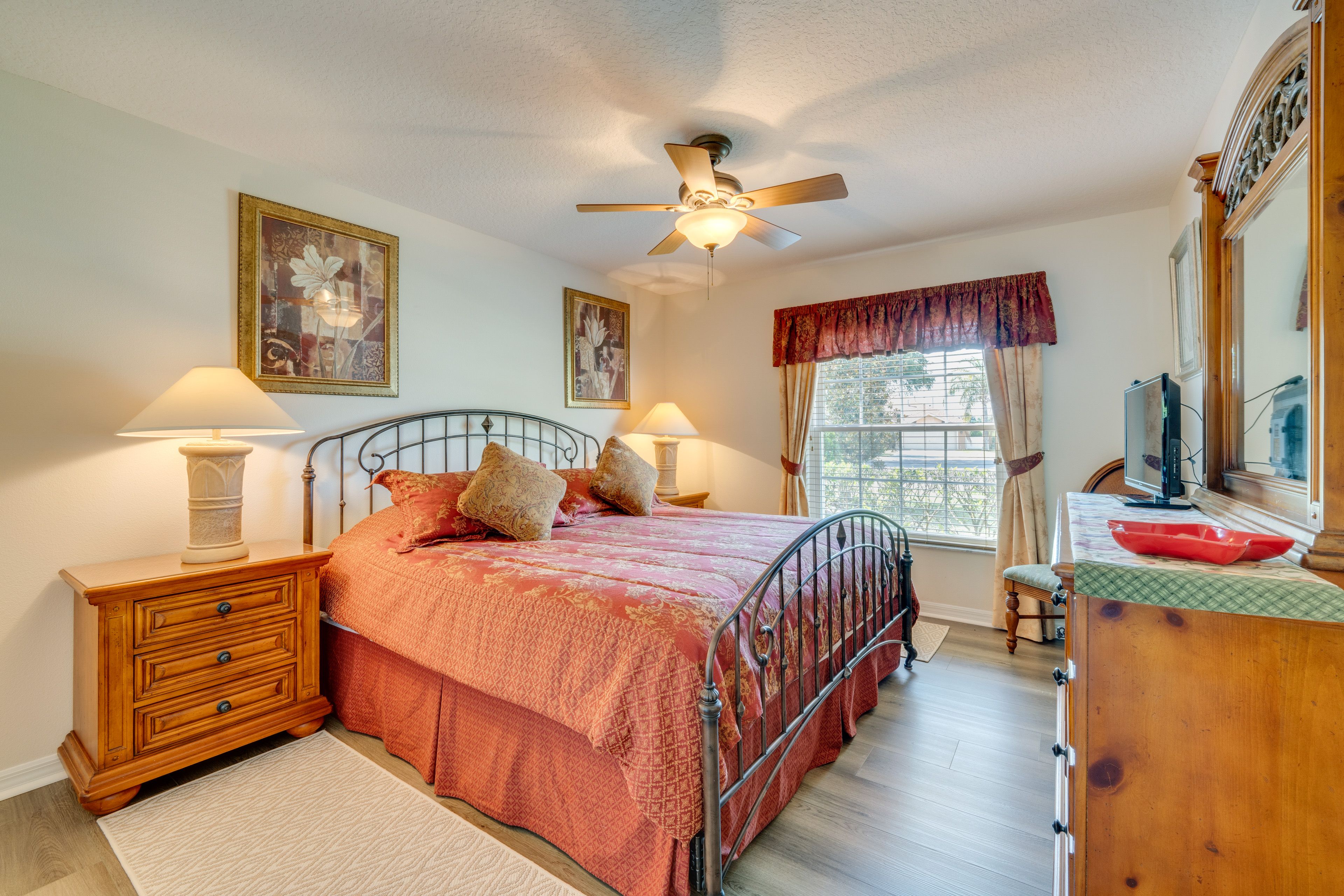 Bedroom 2 | King Bed