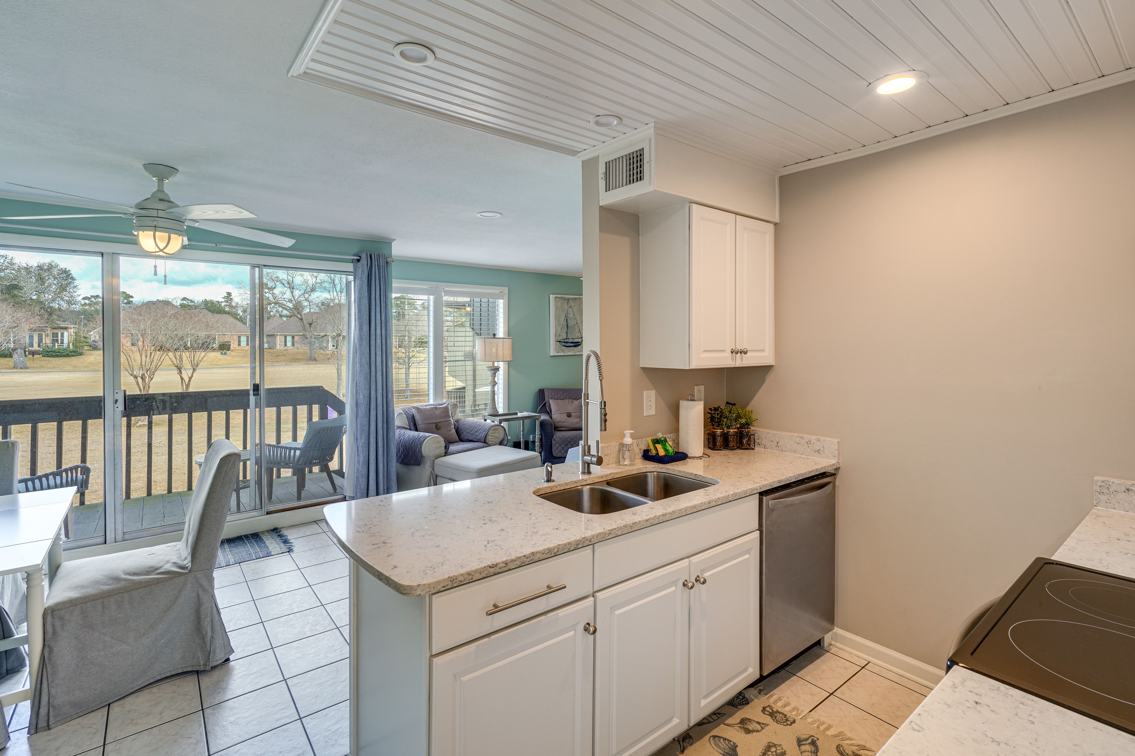 Kitchen | Stove/Oven | Refrigerator