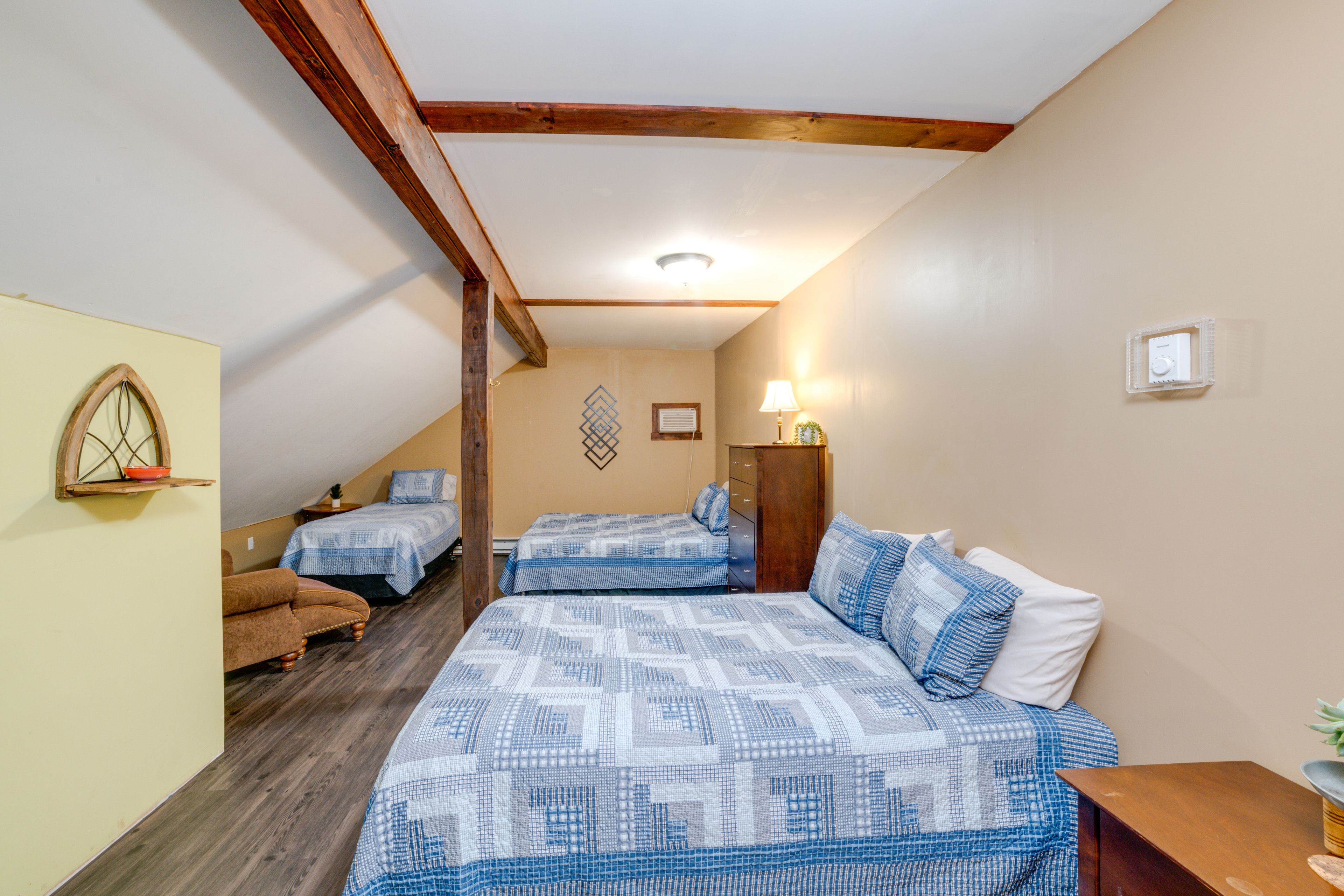Bedroom 9 | Queen Bed | Full Bed | Twin Bed