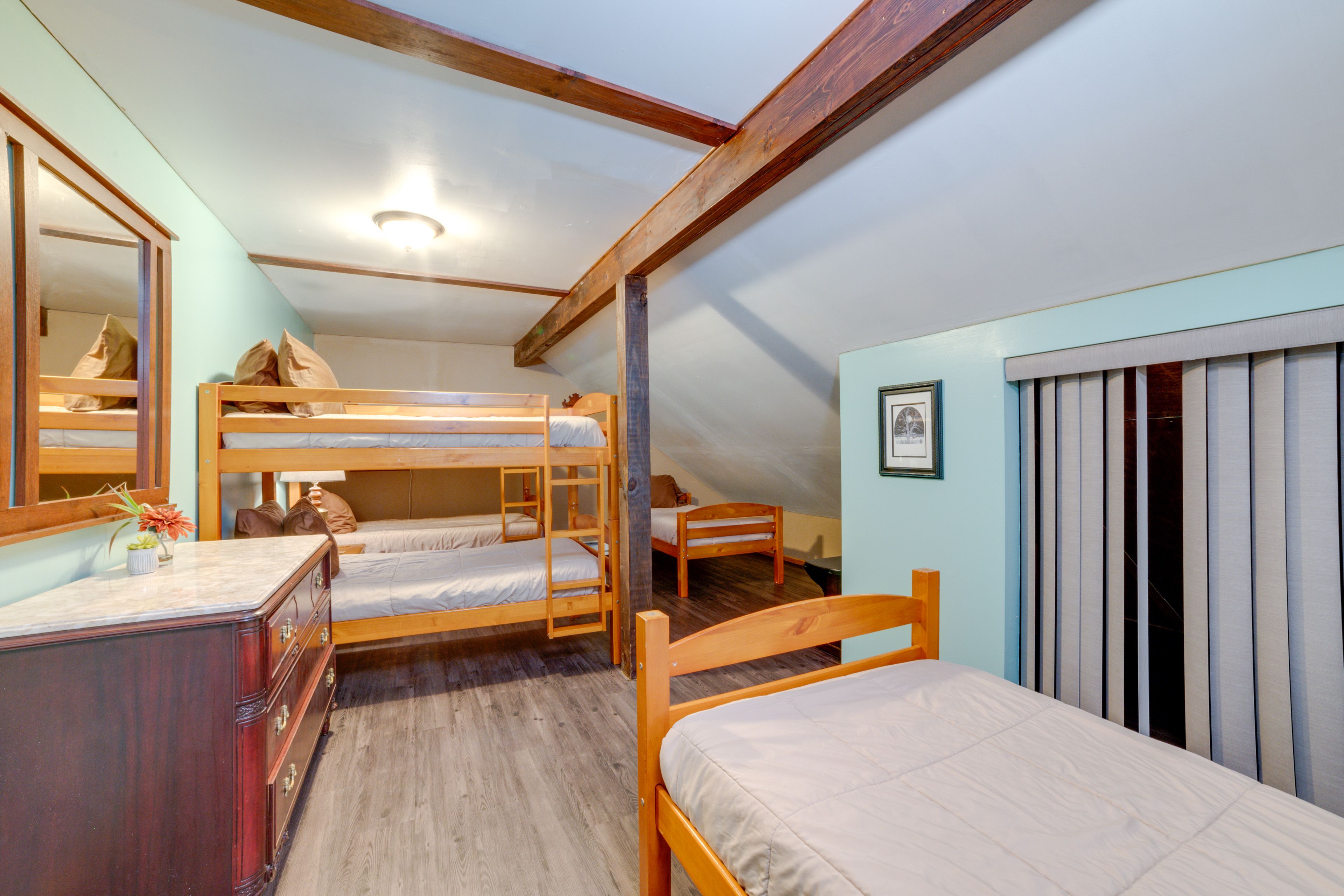 Bedroom 8 | 2 Twin Bunk Beds | 2 Twin Beds