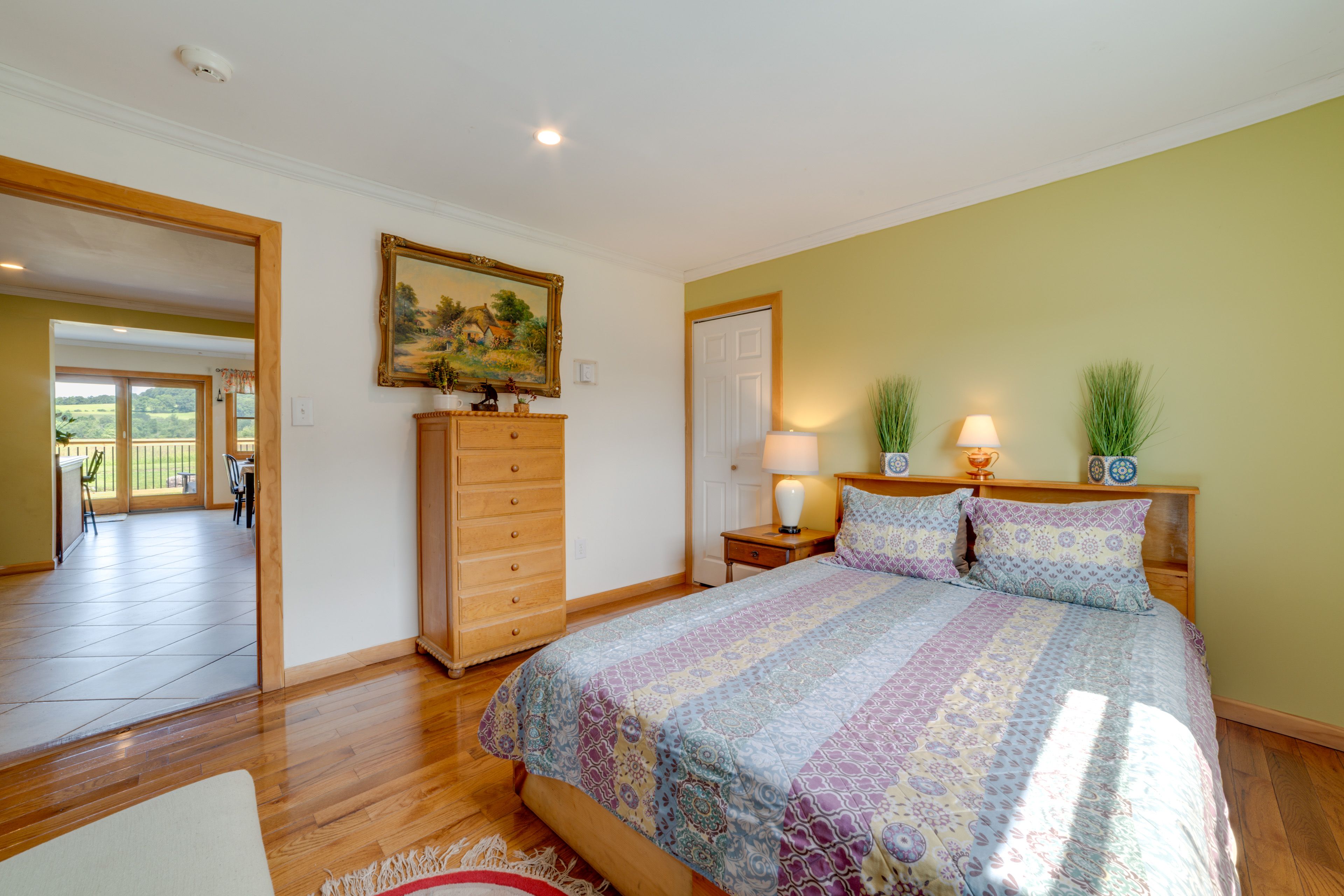 Bedroom 1 | Queen Bed