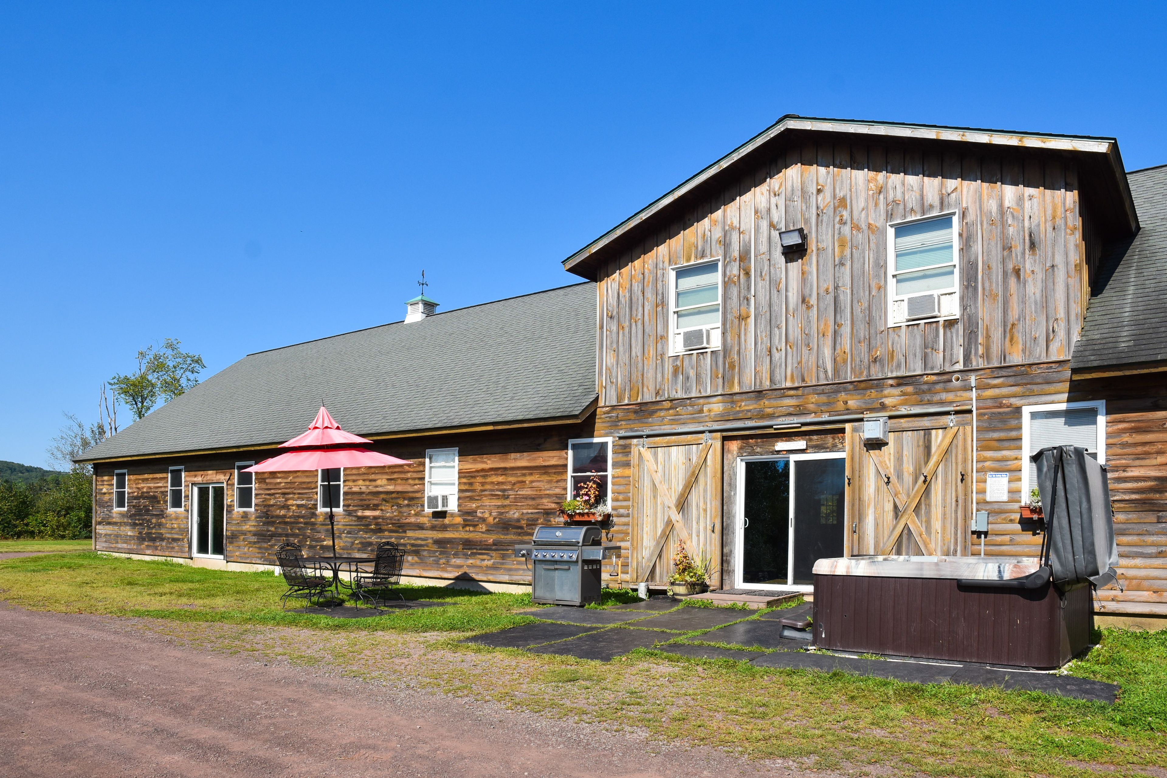 Outdoor Space | Hot Tub | Gas Grill | Fire Pit | Volleyball Court