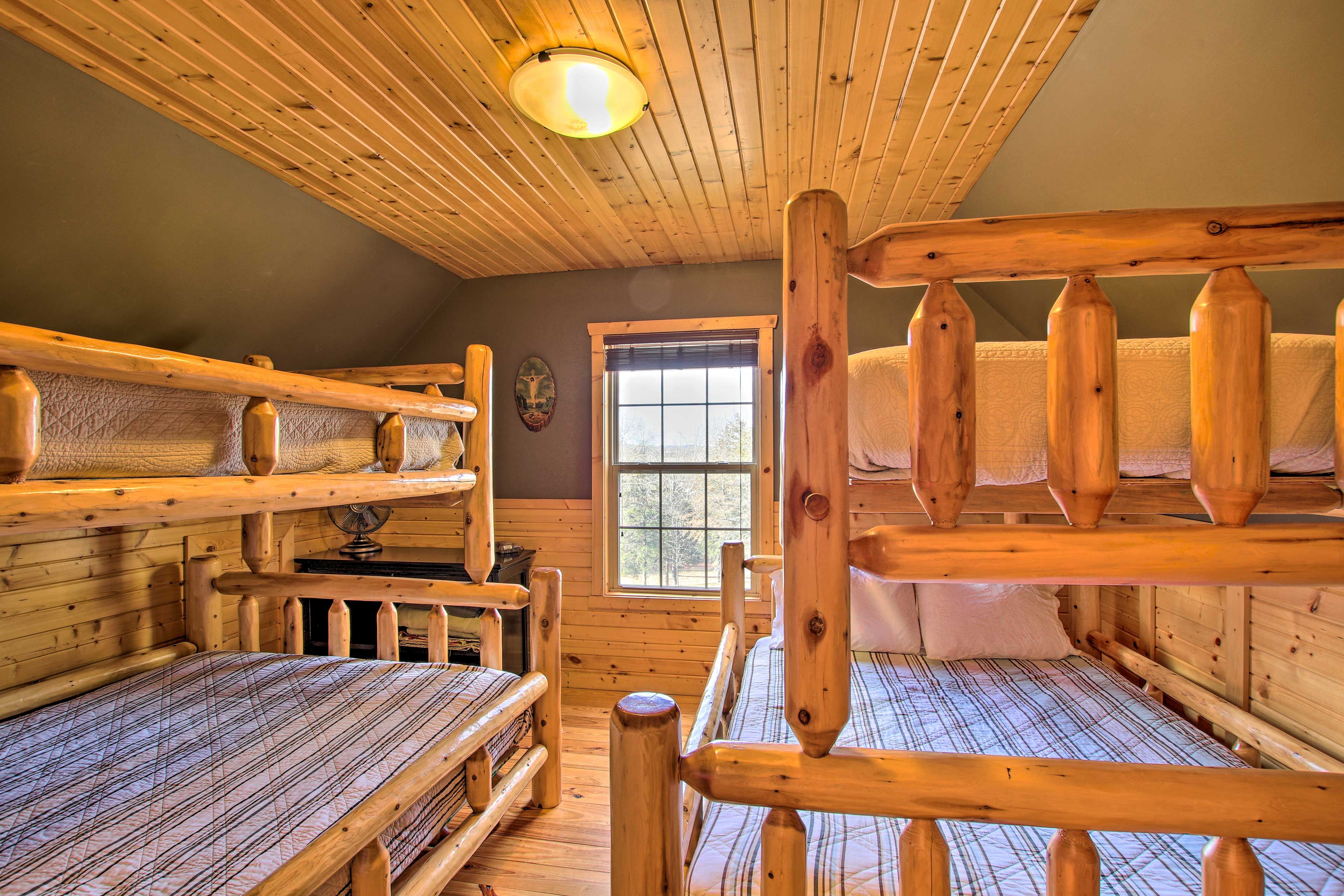 Bedroom 2 | 2 Twin/Queen Bunk Beds | 2nd Floor