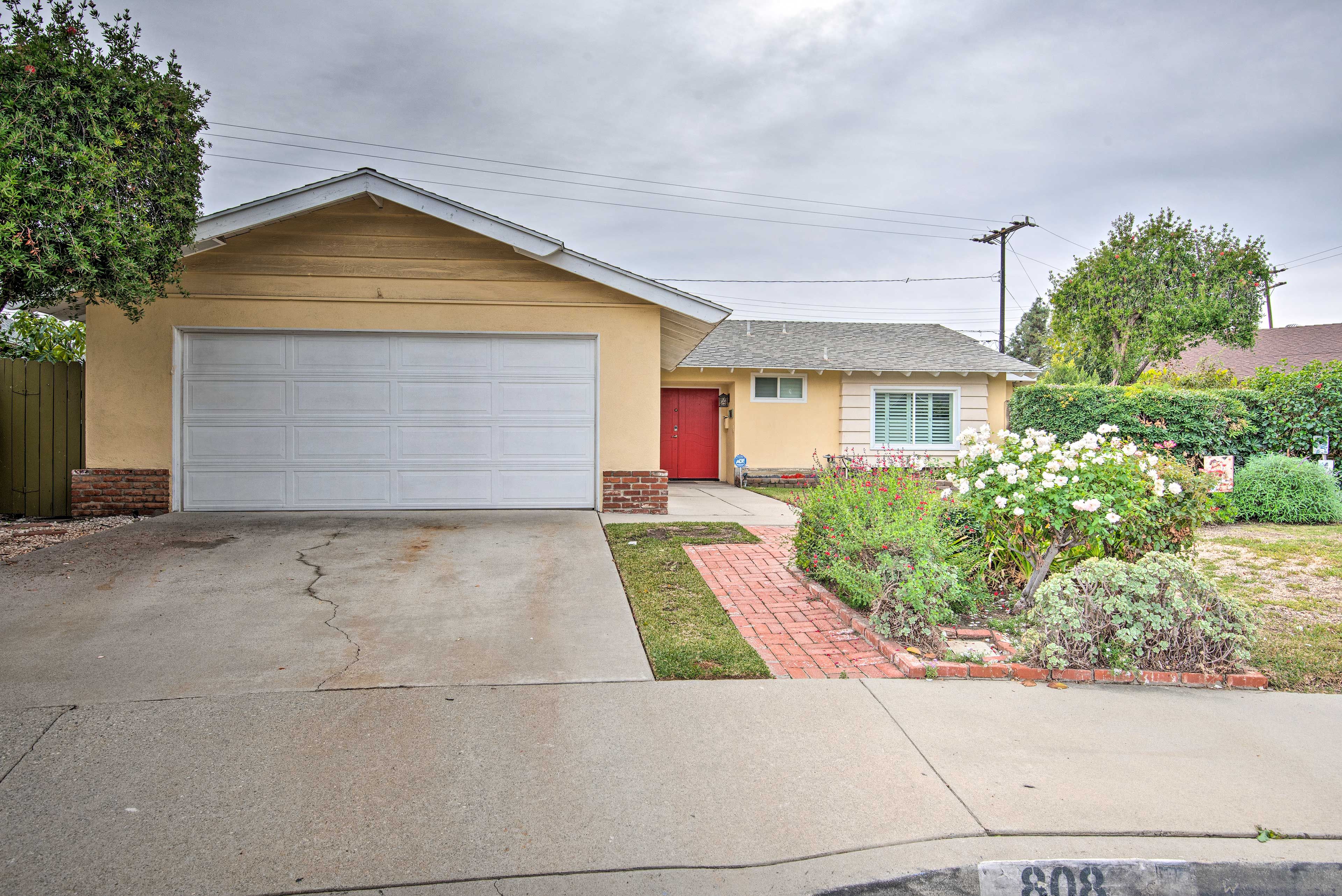 Parking | Garage (2 Vehicles) | Driveway (2 Vehicles)