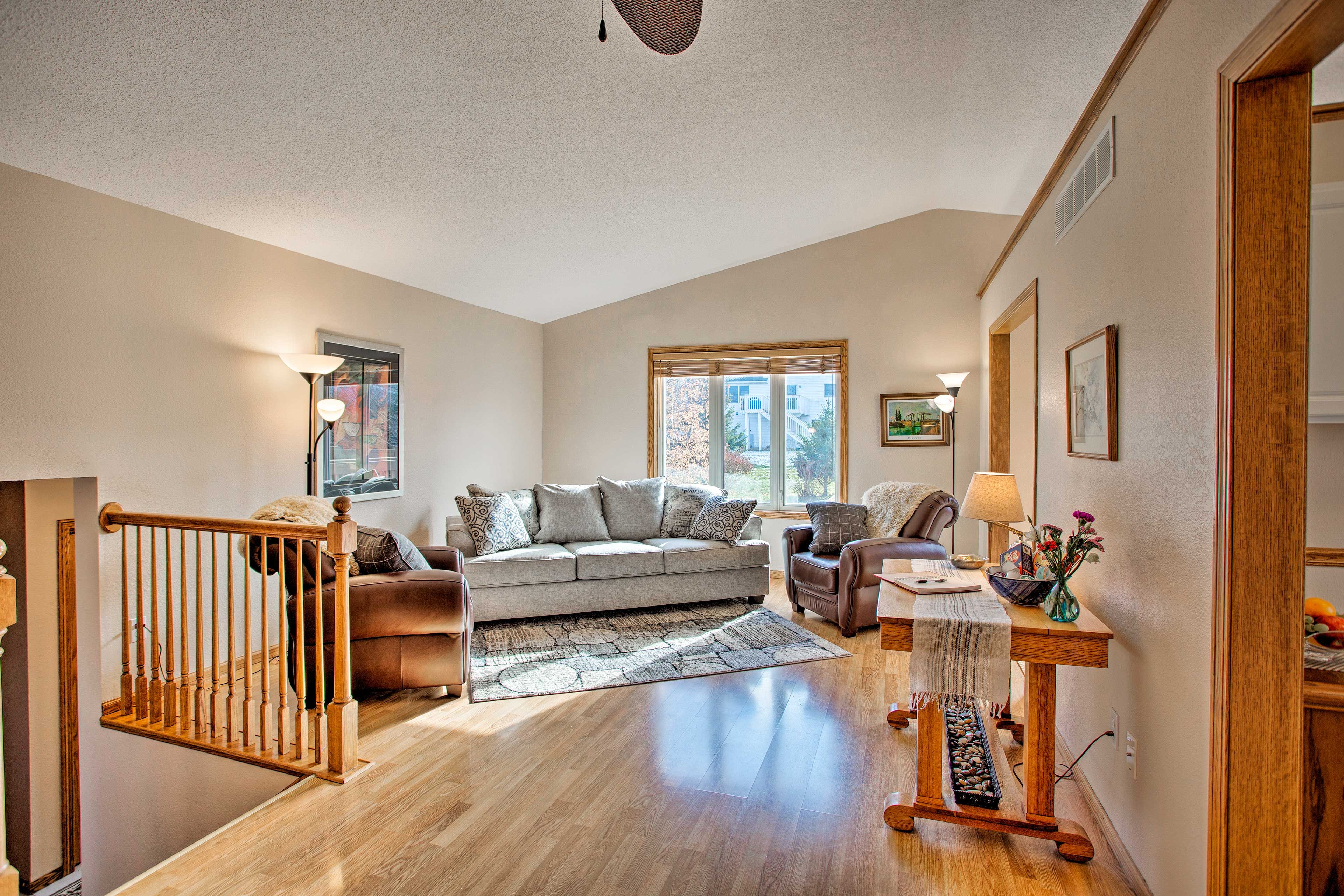 Living Room | Free WiFi | Central A/C & Heat