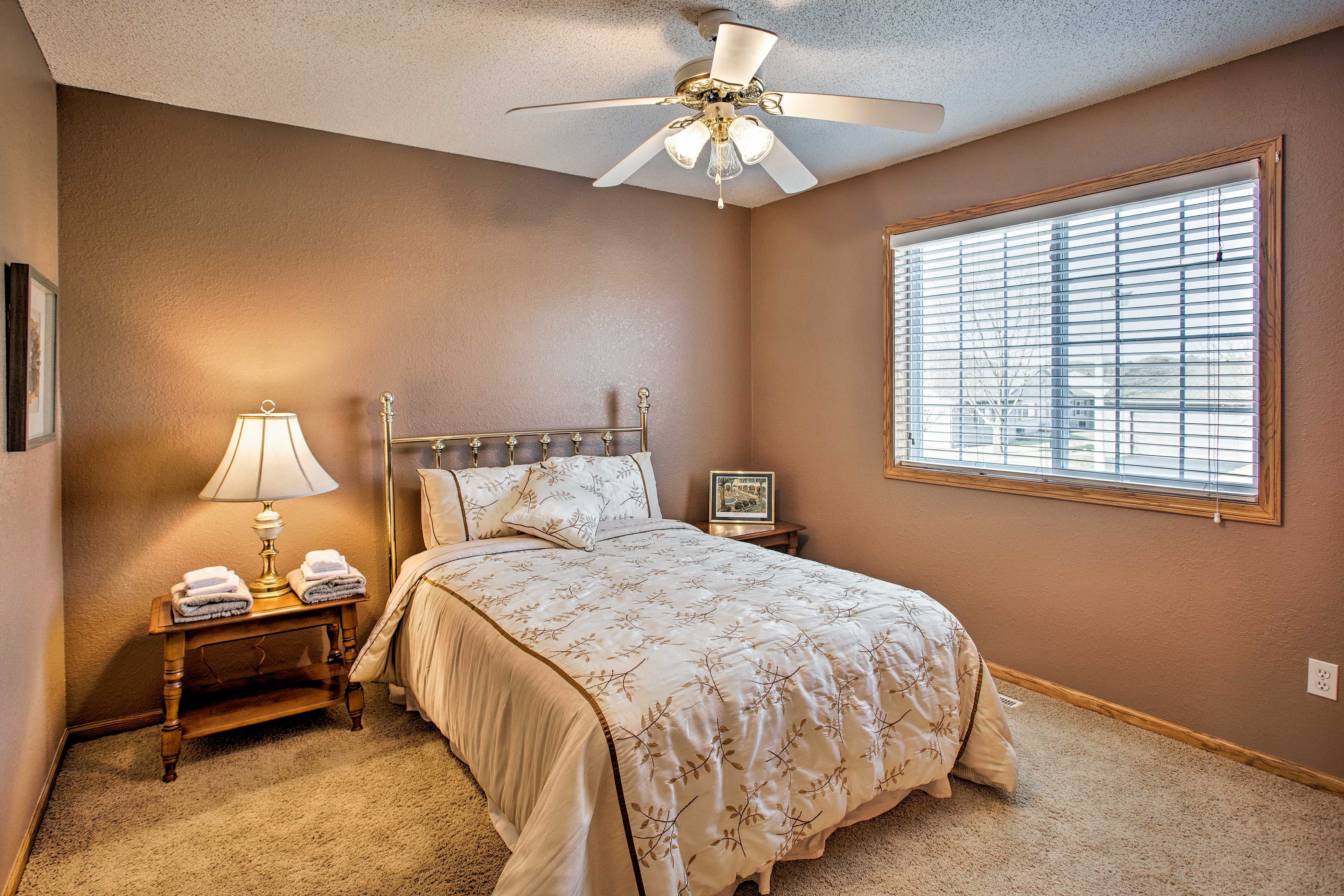 Bedroom 3 | Queen Bed