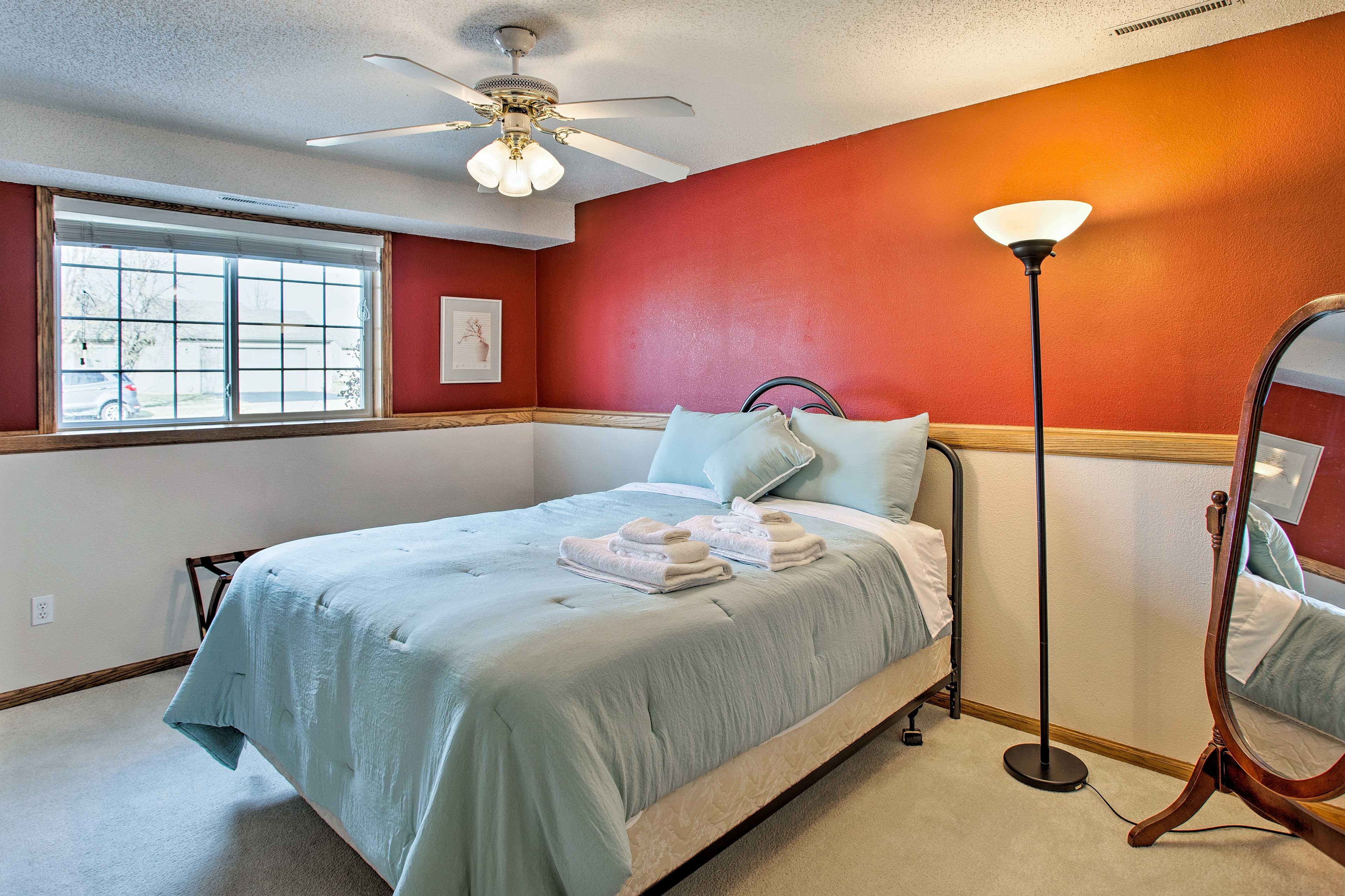 Bedroom 2 | Queen Bed