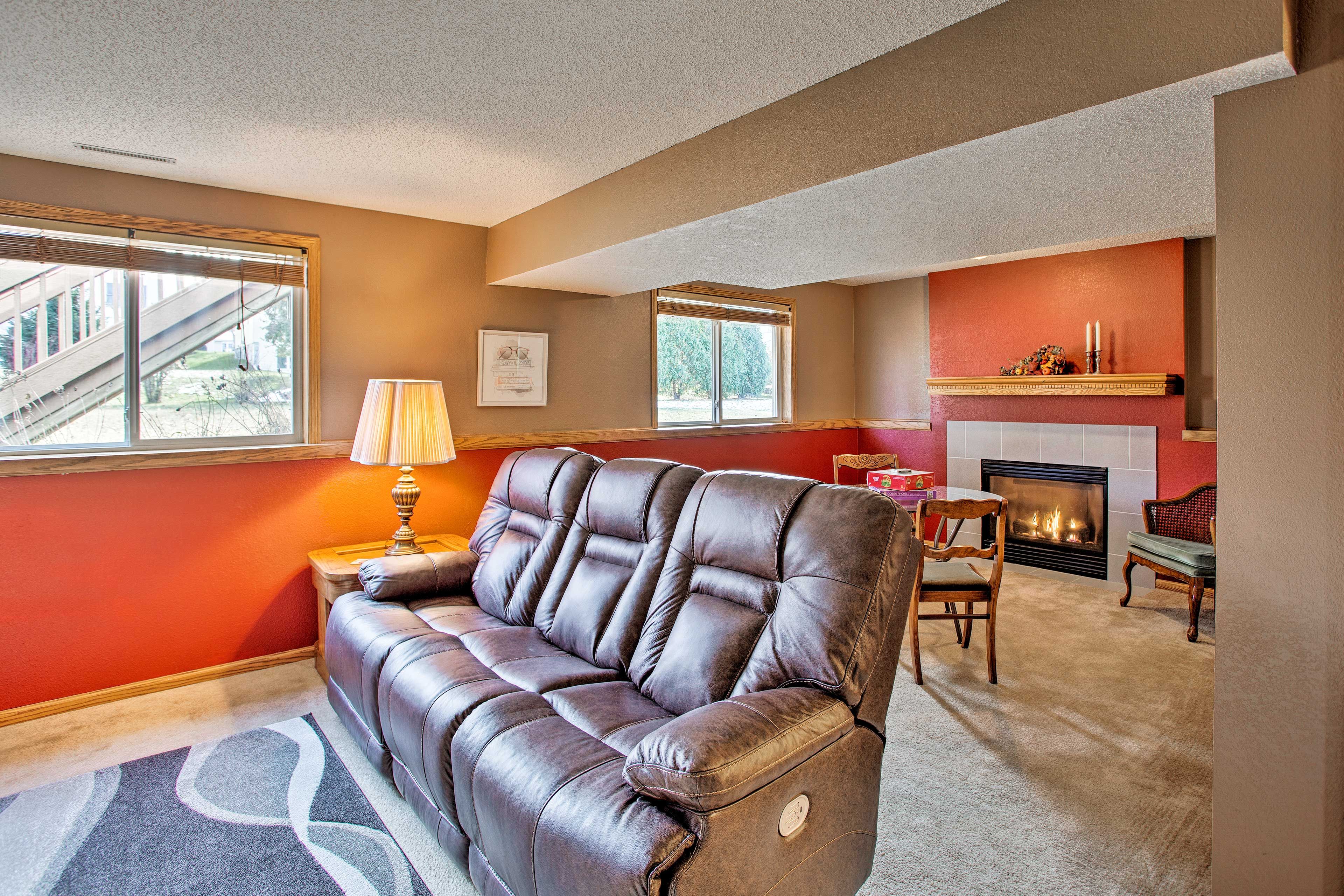 Downstairs Living Room | Gas Fireplace | Flat-Screen TV