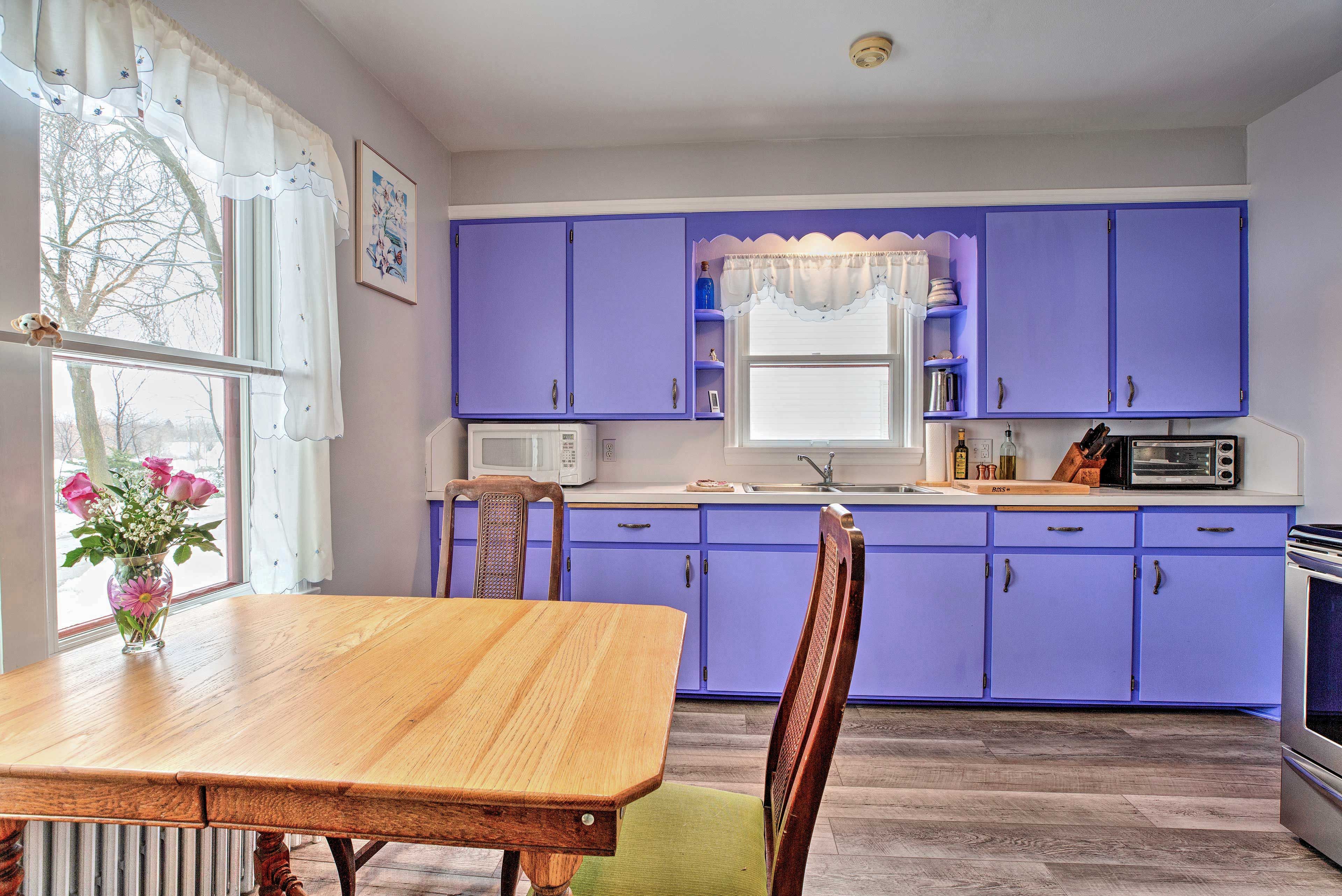 This kitchen is fully equipped.