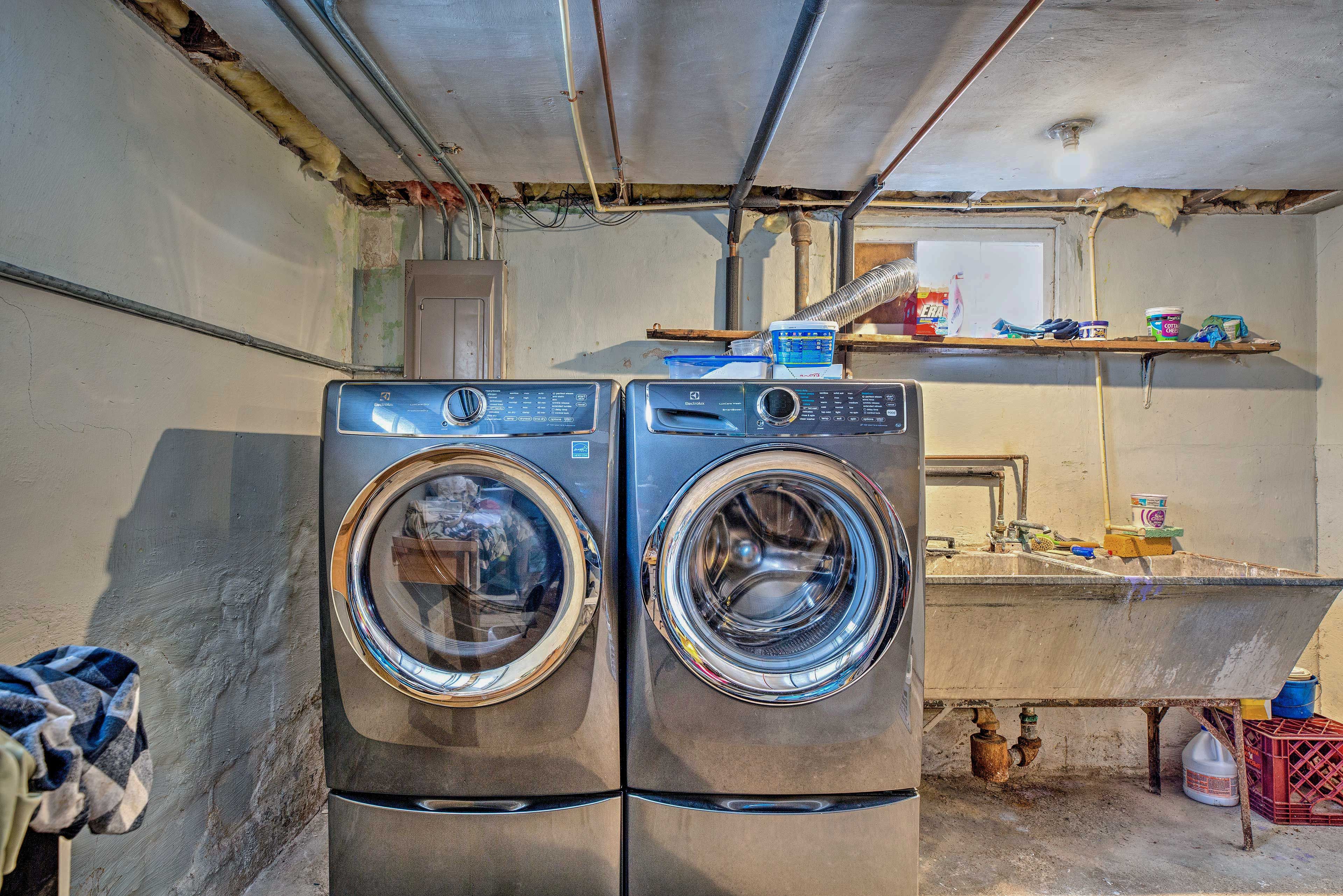 For longer stays, keep your clothes smelling fresh with the washer/dryer.