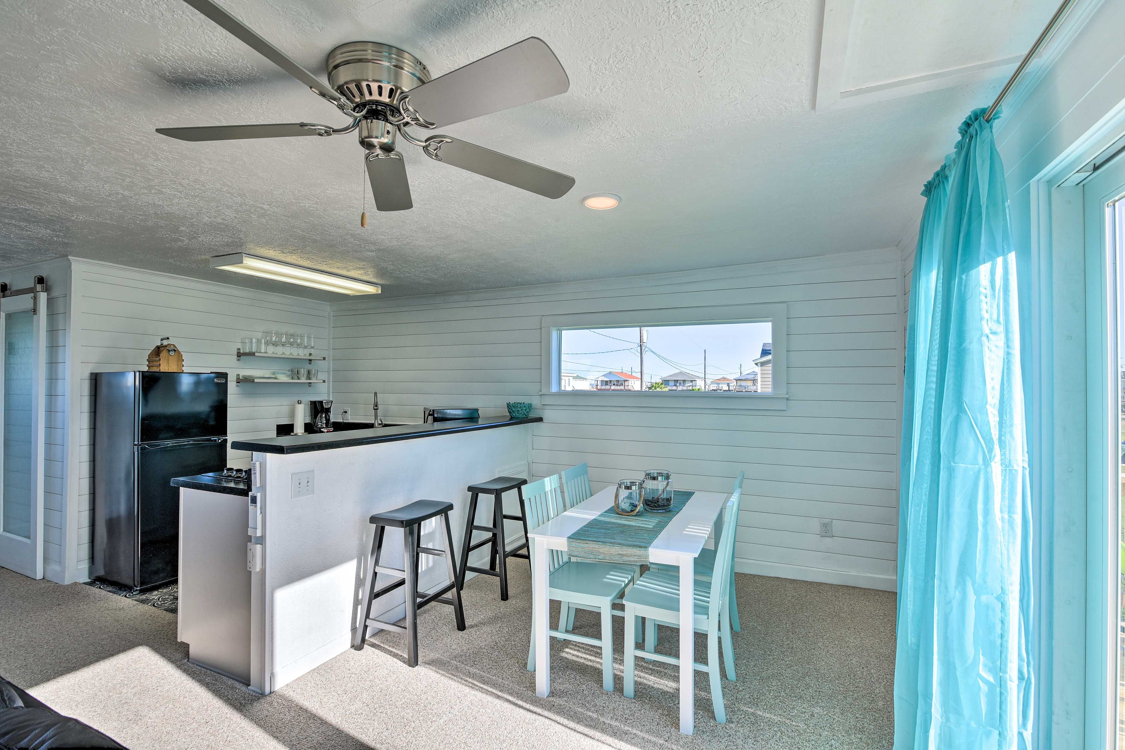 Kitchen & Dining Space