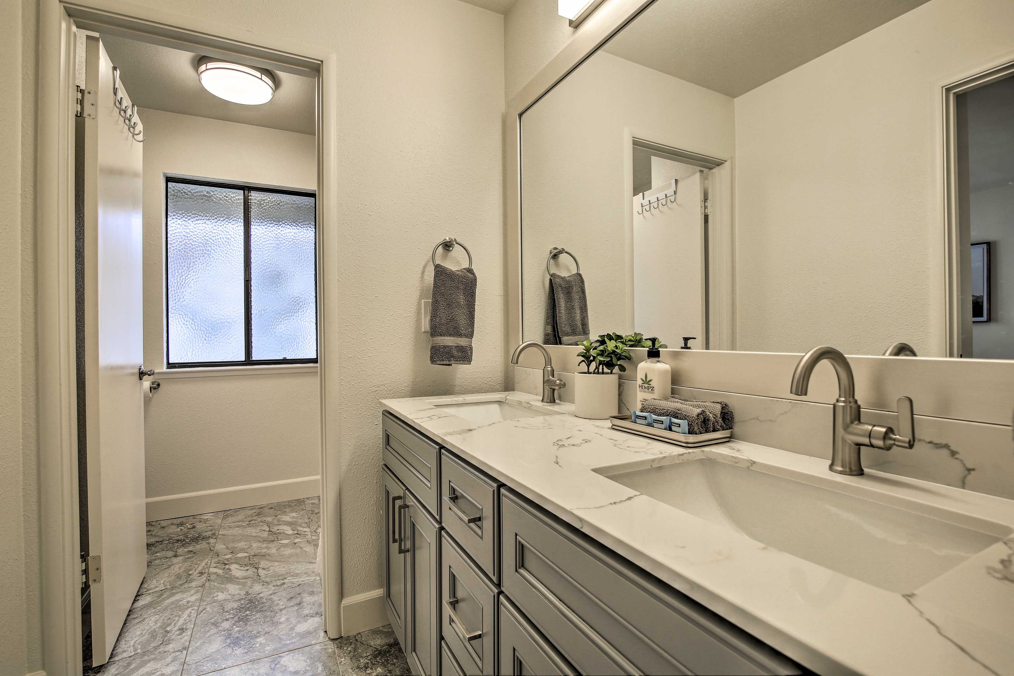 En-Suite Bathroom | Towels Provided