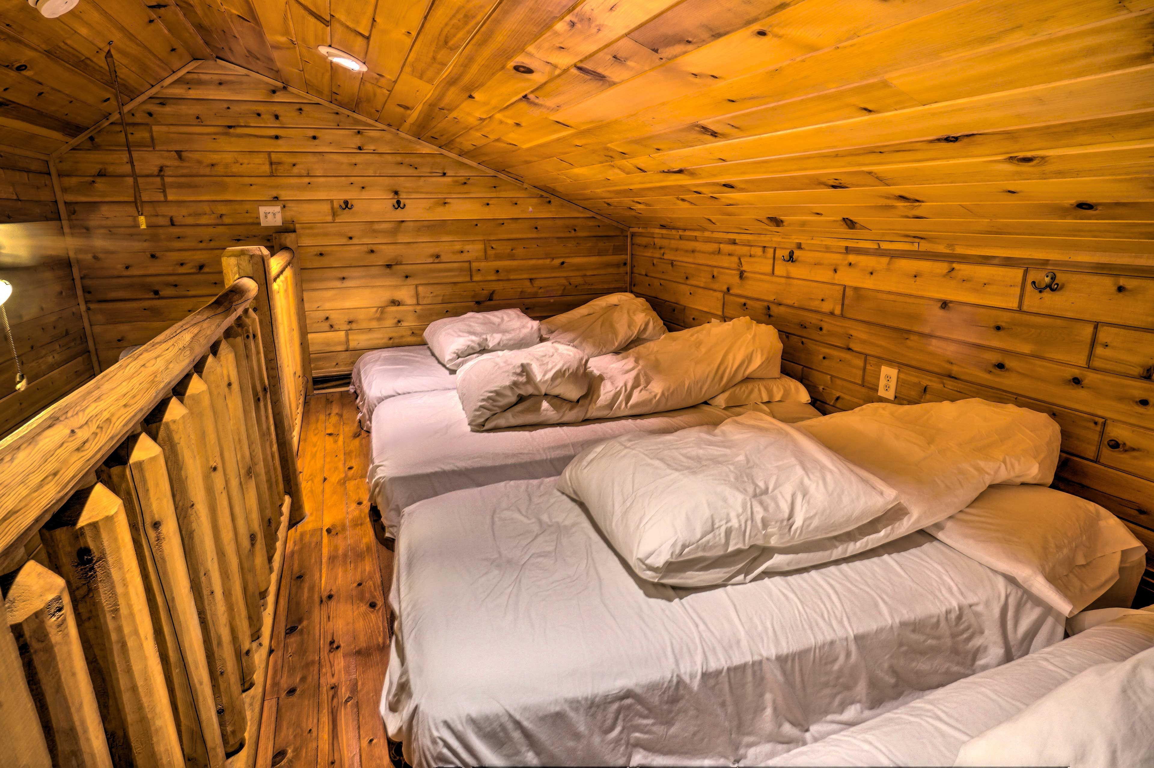 Loft | 4 Twin Beds