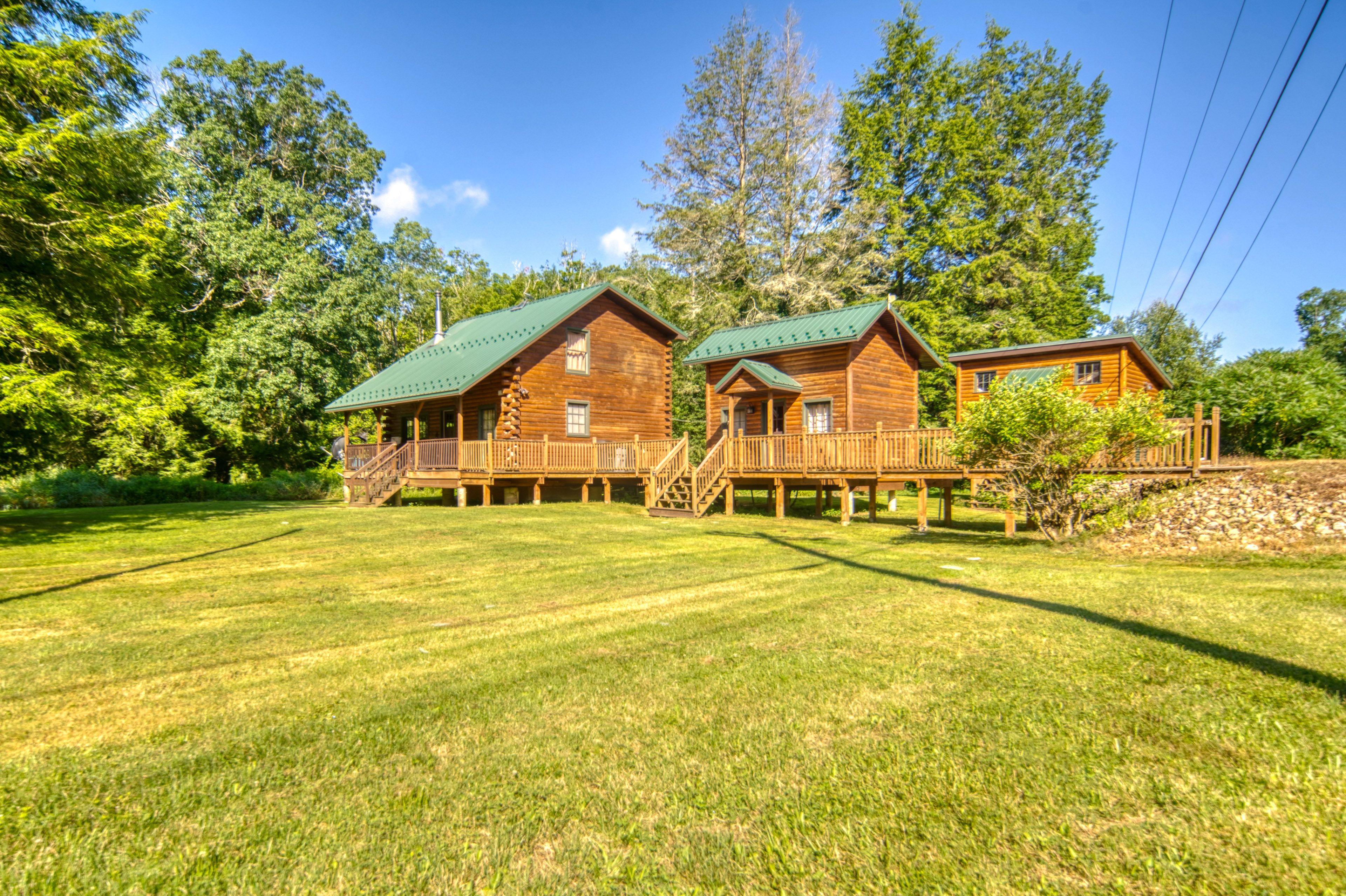 Parking | Driveway (6 Vehicles) | RV/Trailer Parking (1 RV Max)