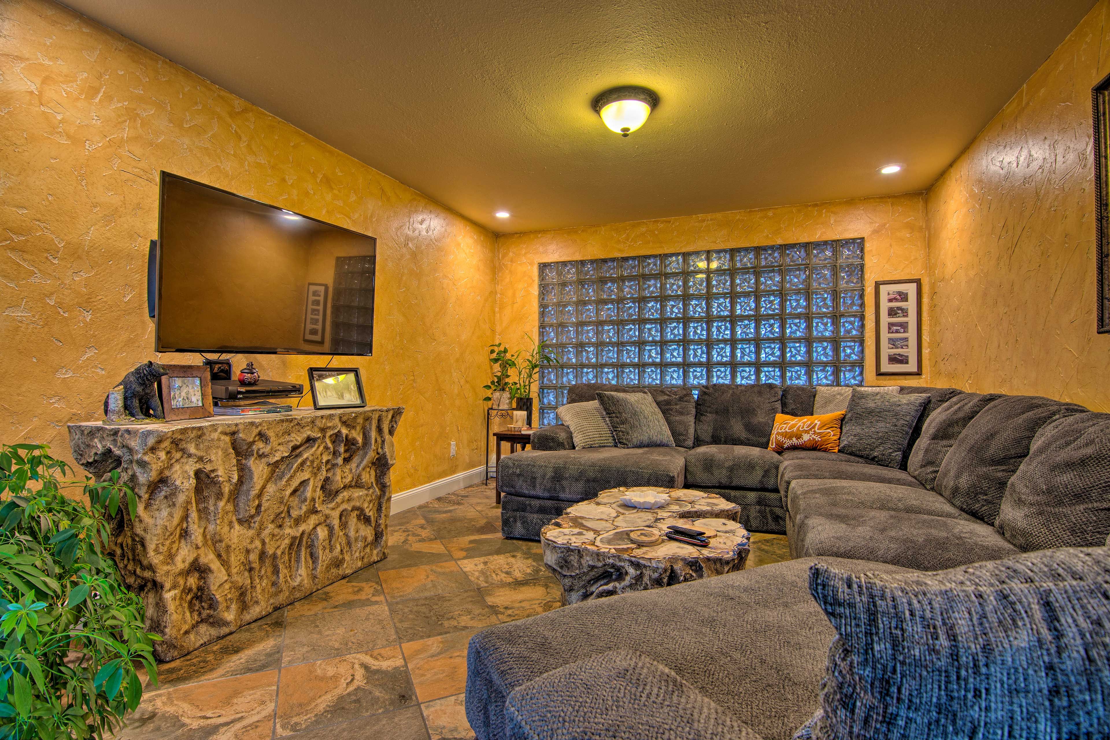 Living Area | Smart TV
