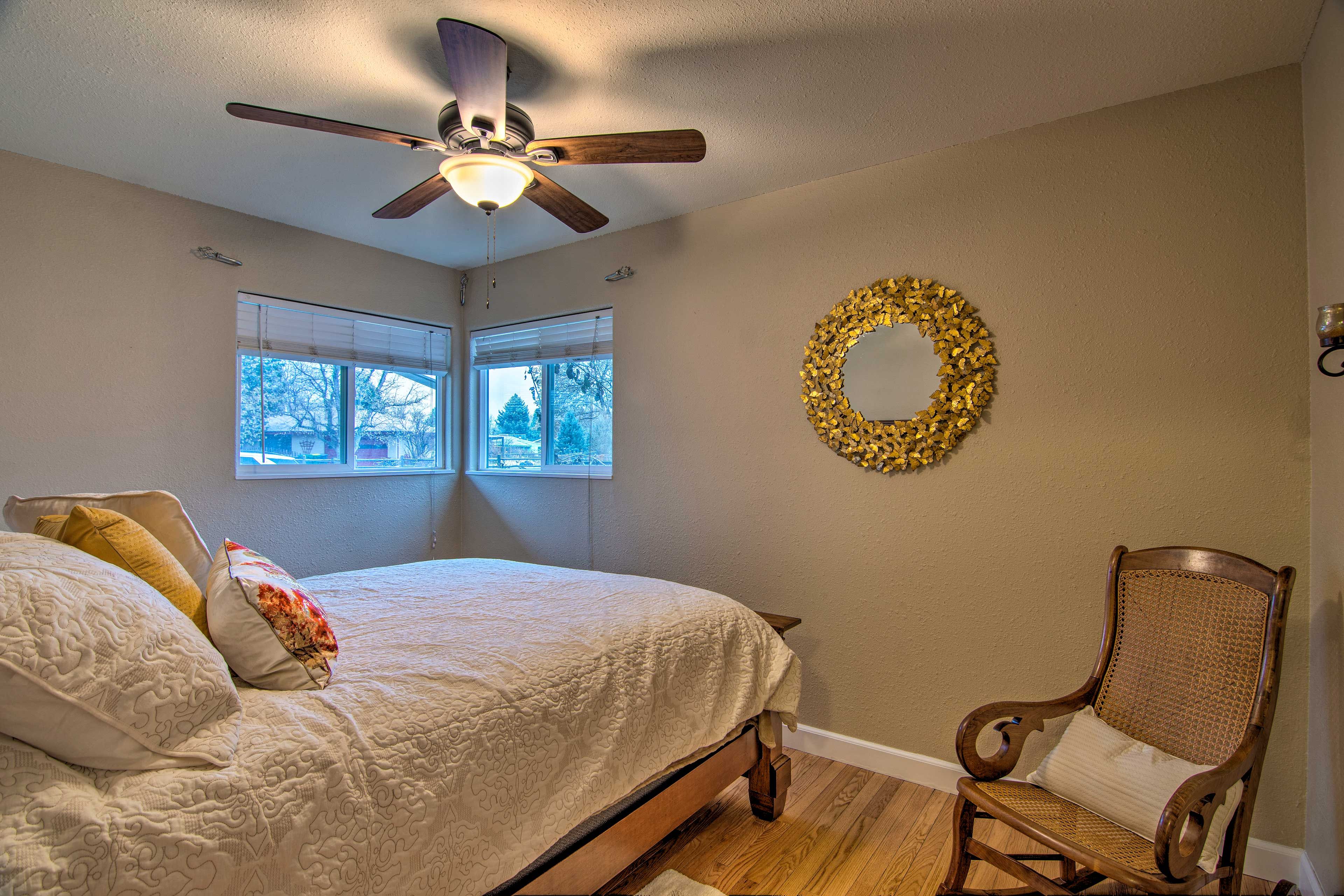 Bedroom 2 | Queen Bed